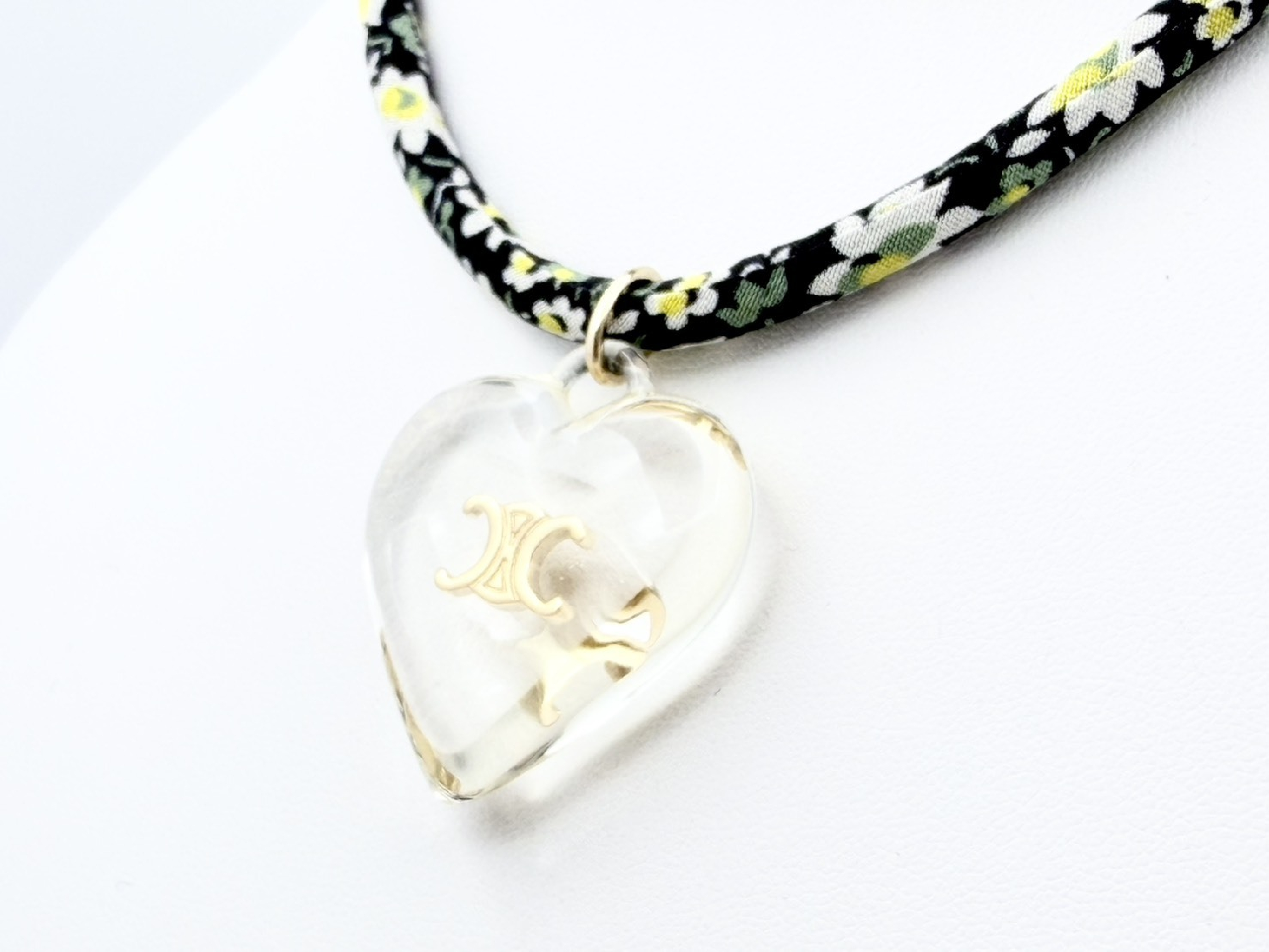 Triomphe Heart Pendant Silk Cord Flower Resin x Fabric Floral Cord Necklace — view 2