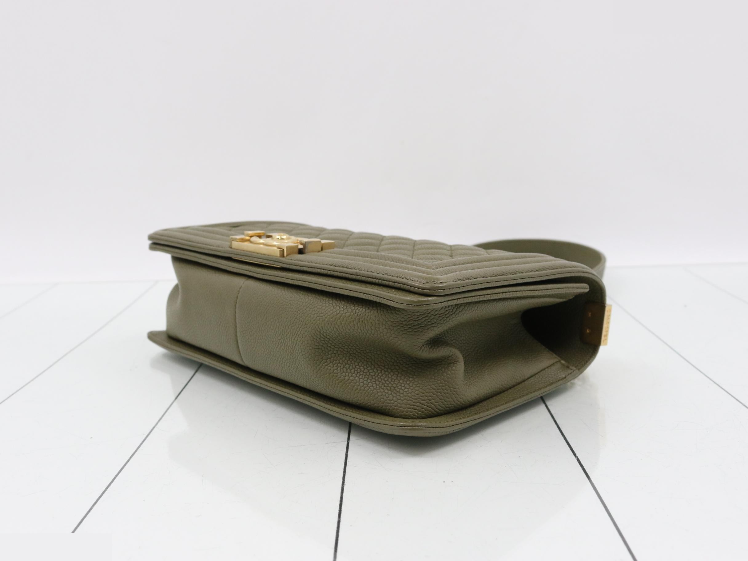 Caviar Skin Boy Chanel Green — view 6