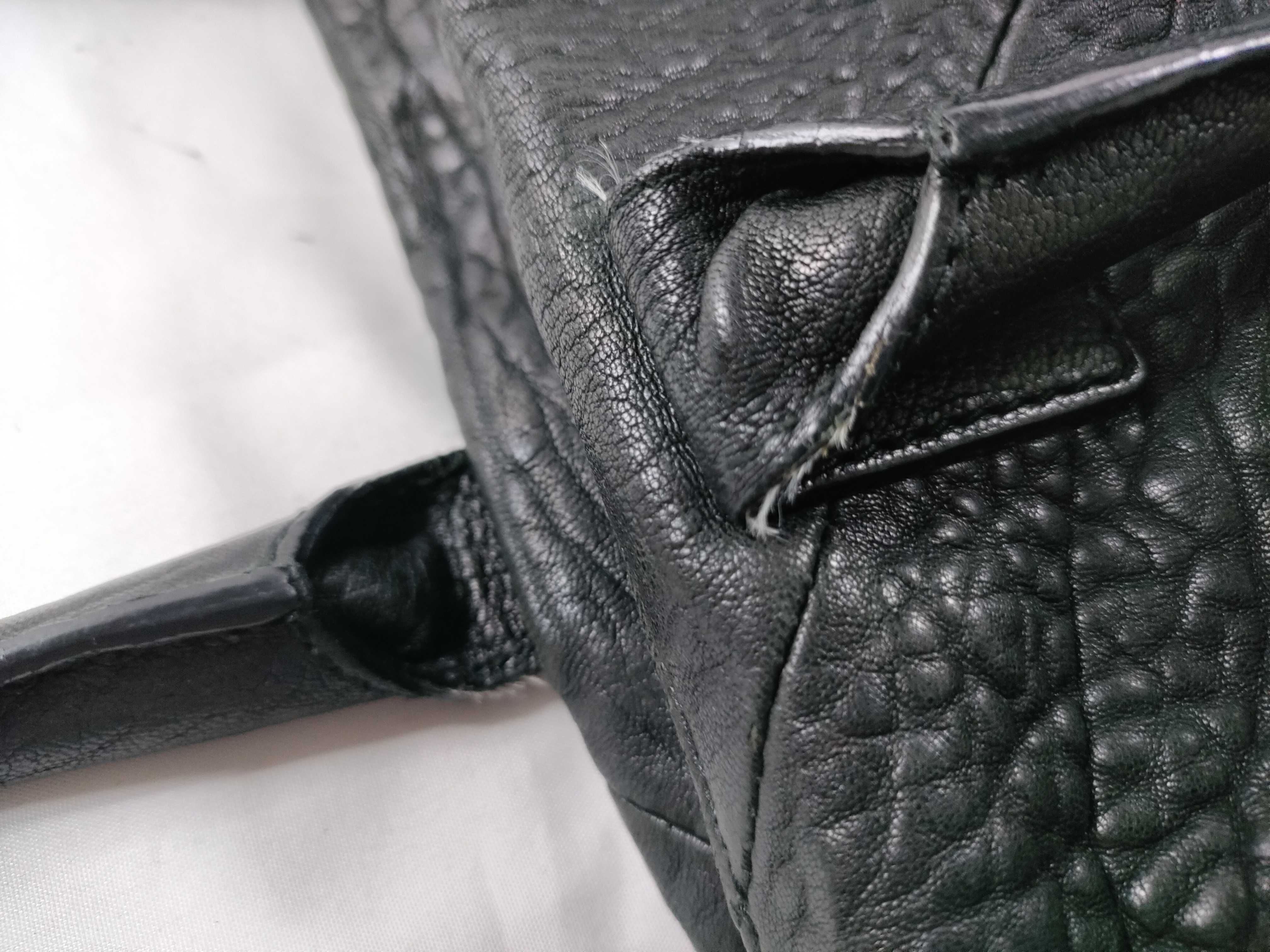 Easy Leather Embossed Gold Hardware Black Handbag Boston Bag with Dust Bag — view 8