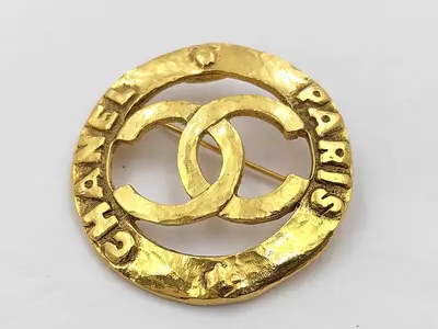 brooch with box, Paris design.