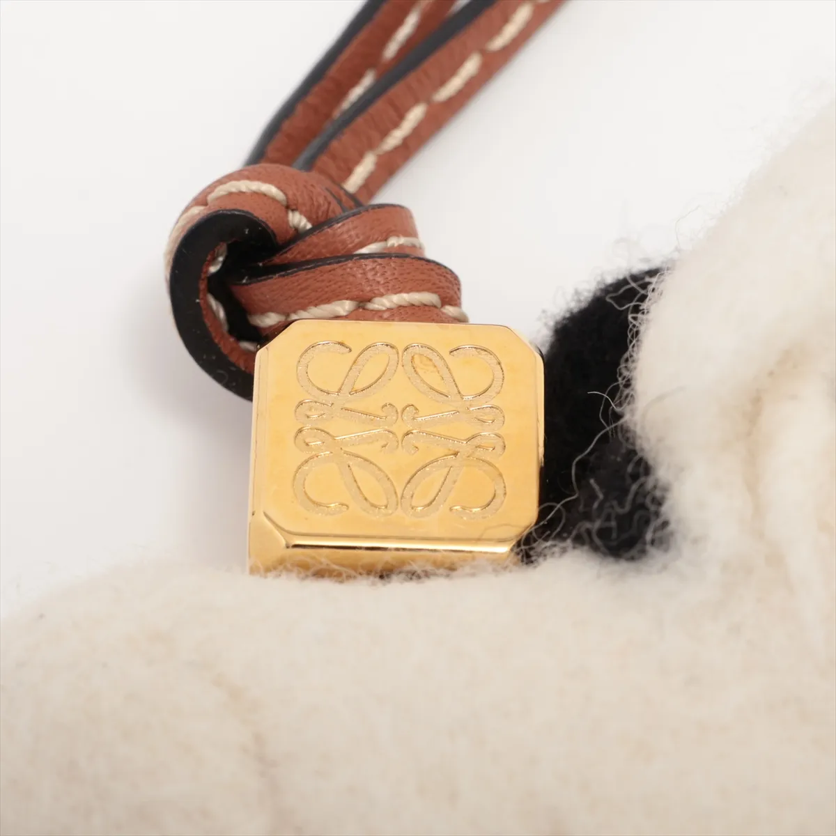 Animal Charm Felt x Leather White x Brown Threads Fuzzing Folding — view 3