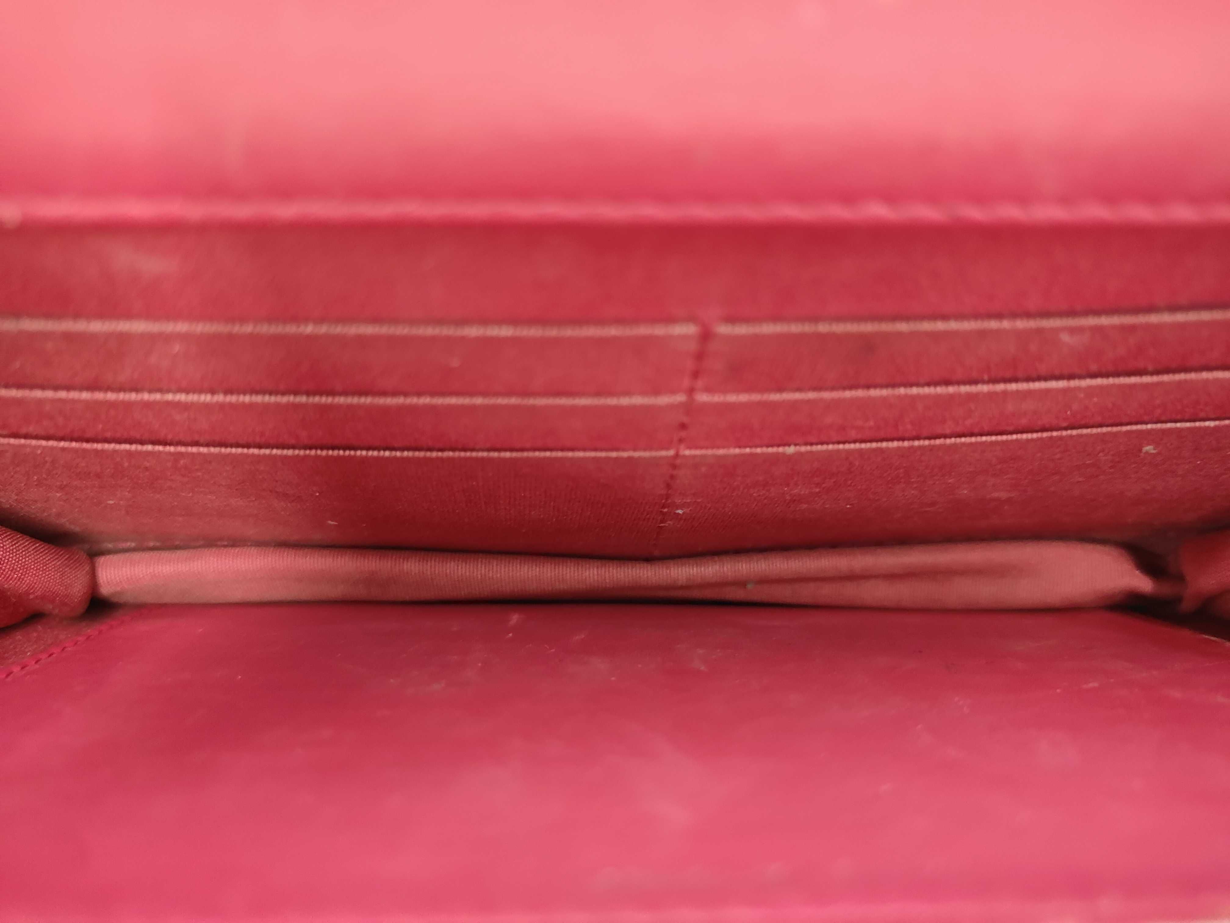 Caviar Chain Wallet Shoulder Bag — view 8