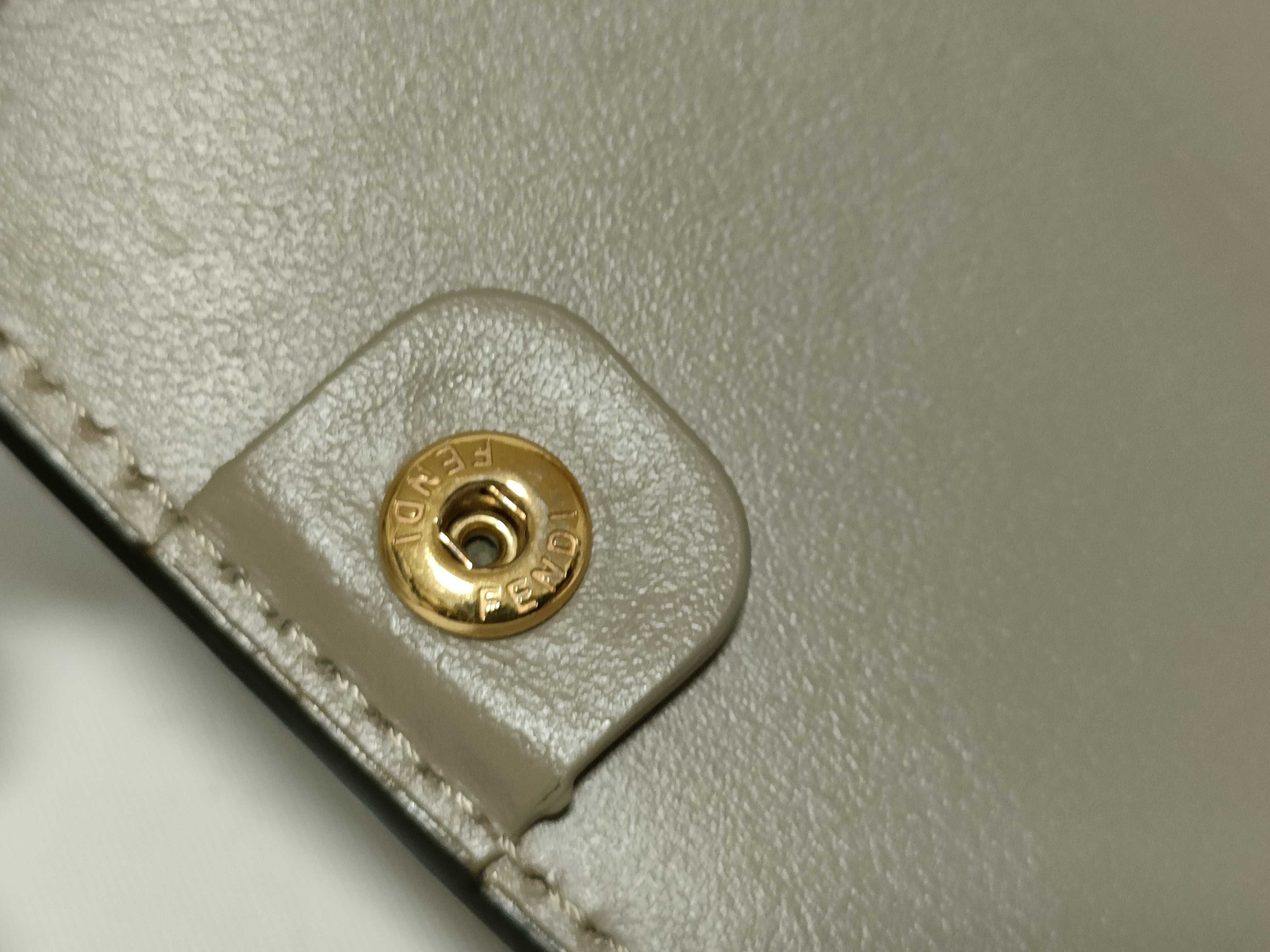 F is compact wallet — view 12