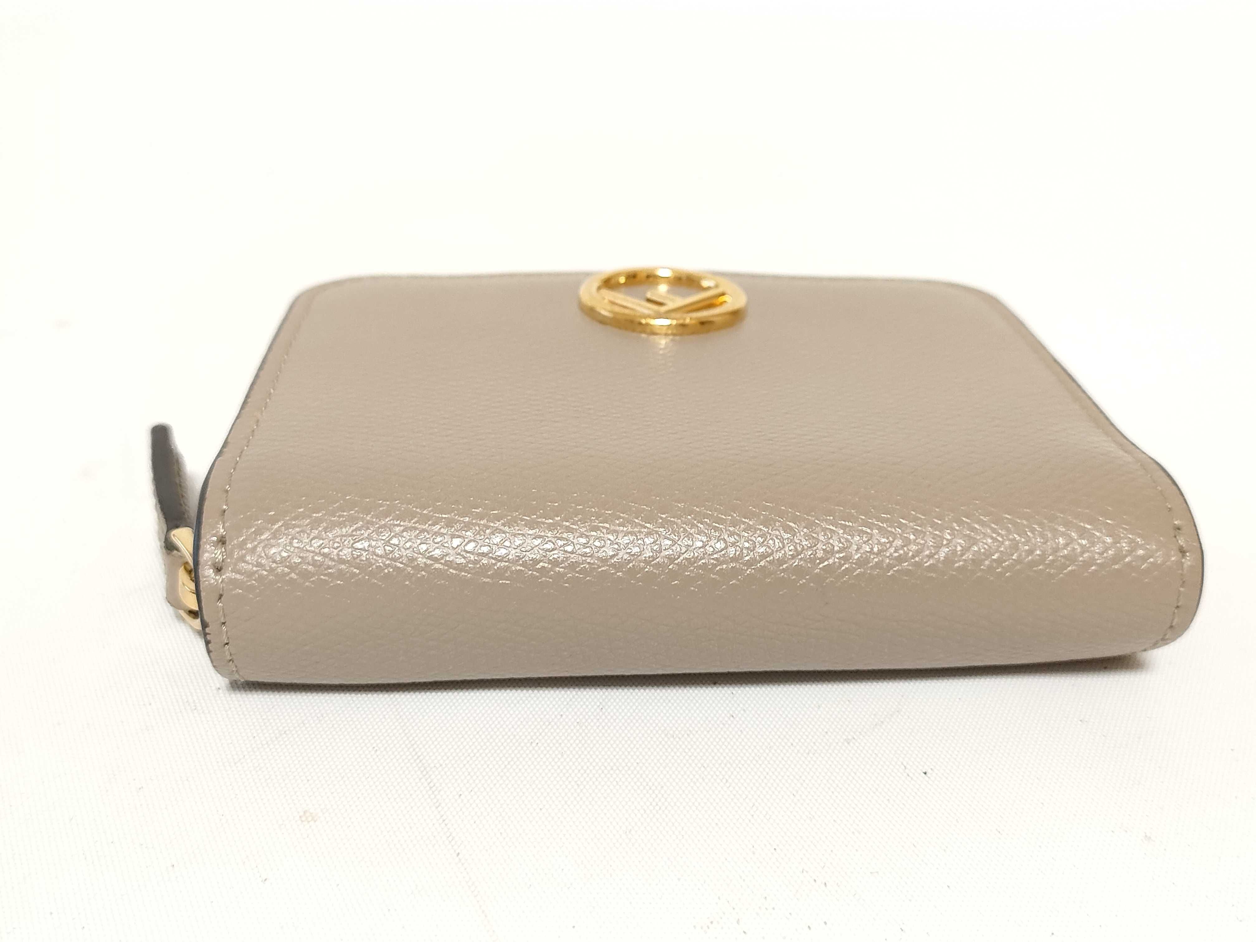 F is compact wallet — view 3