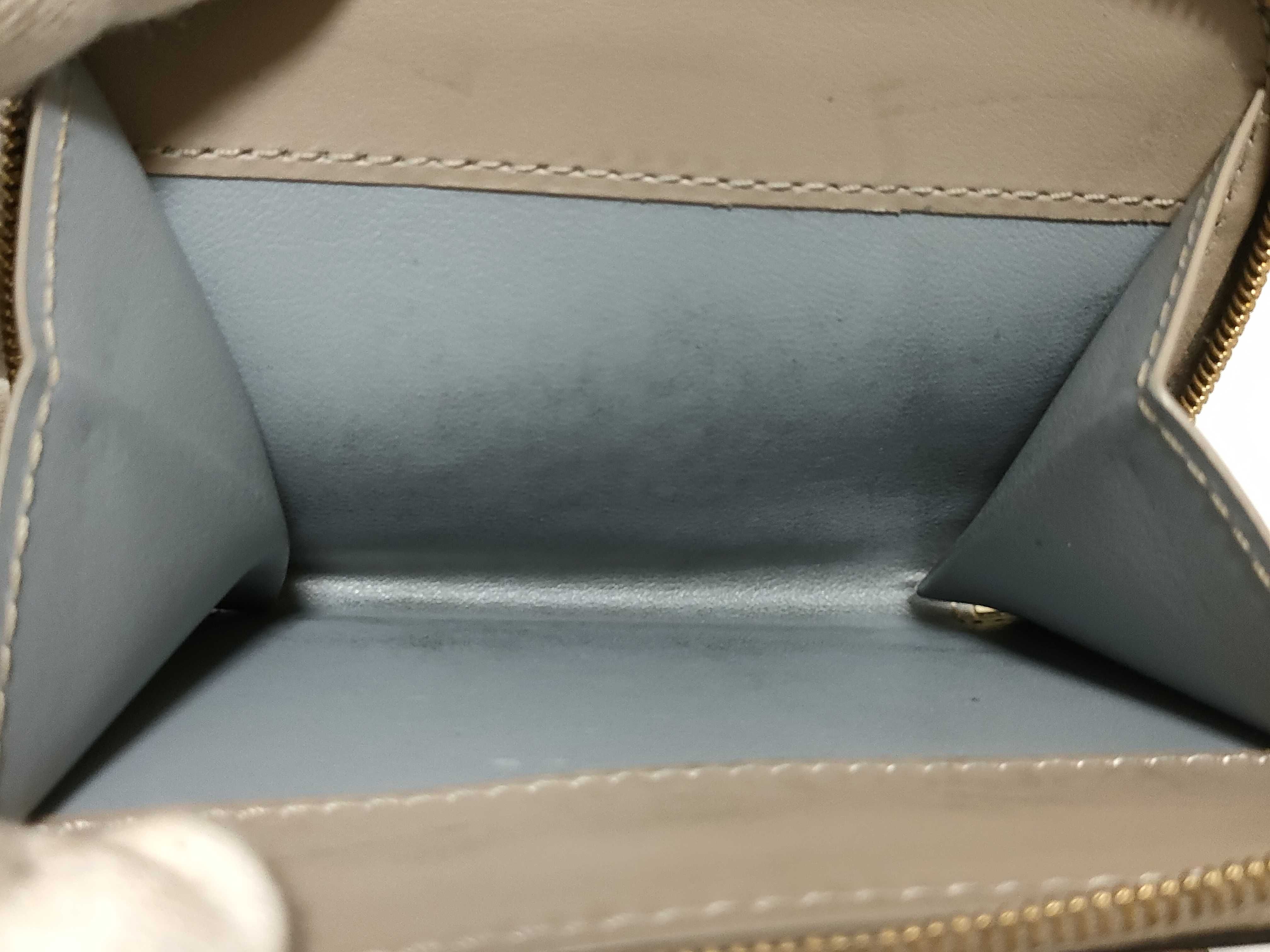 F is compact wallet — view 7