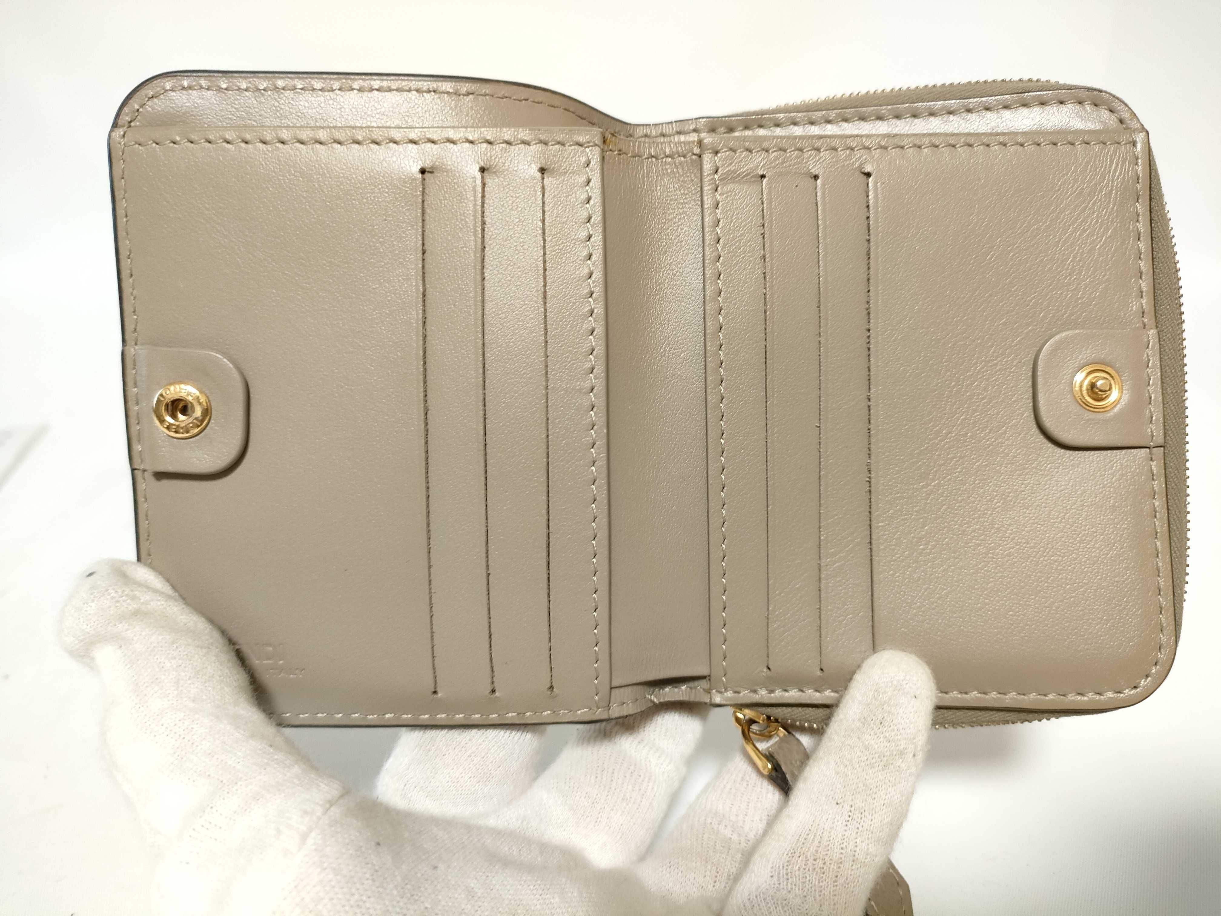 F is compact wallet — view 10