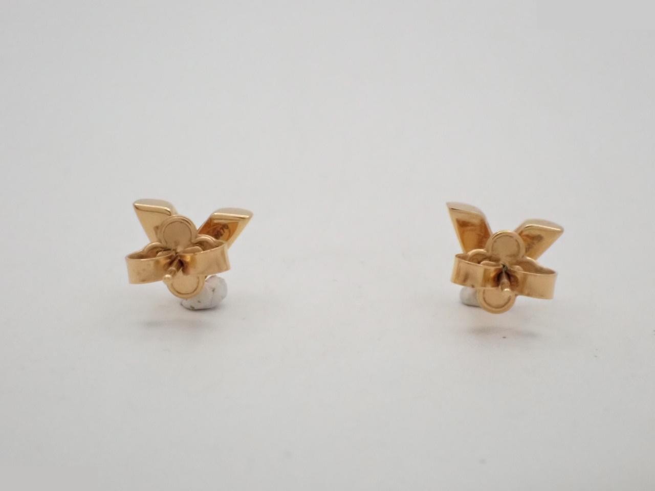 Stud Earrings Essential V — view 2