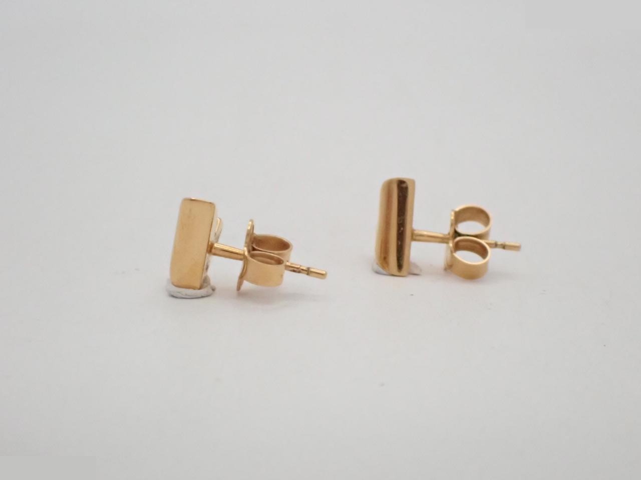 Stud Earrings Essential V — view 3