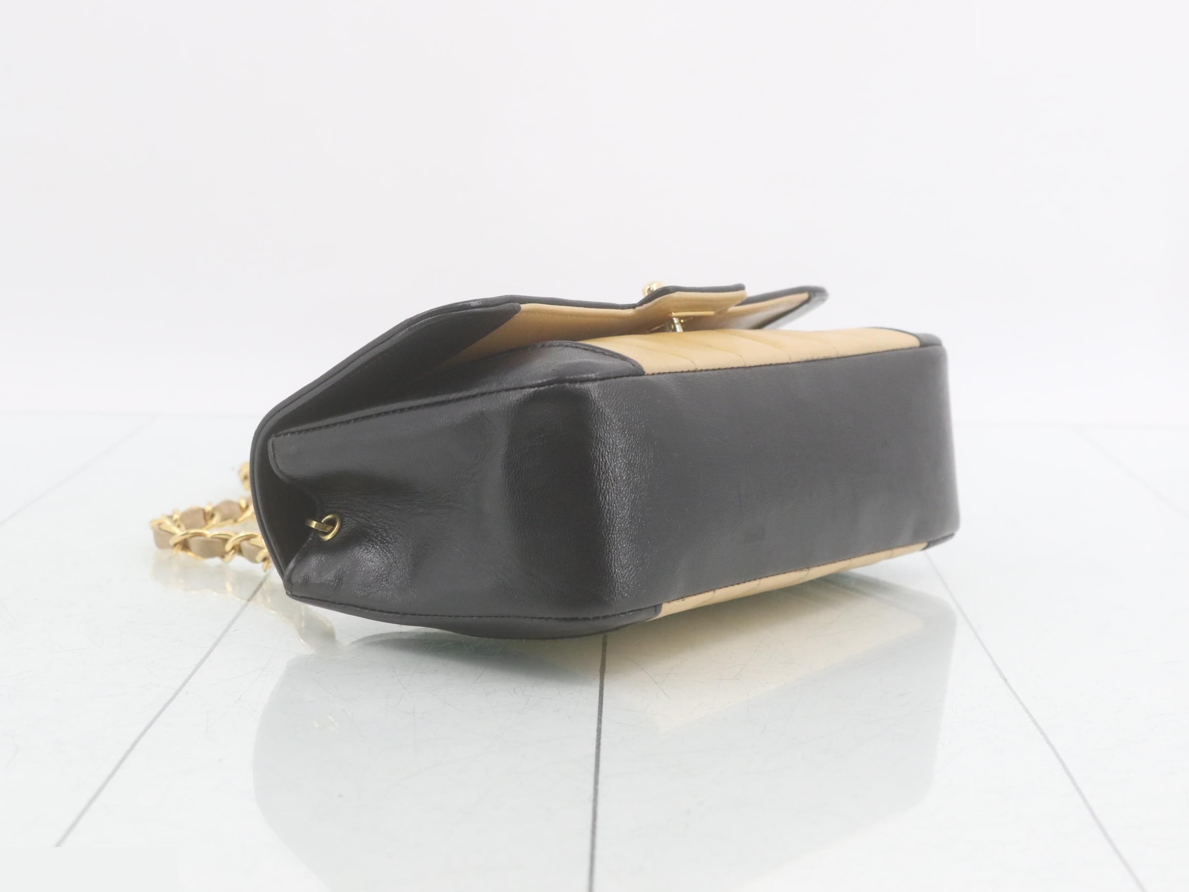 Leather turn-lock chain shoulder bag, two-tone. — view 5