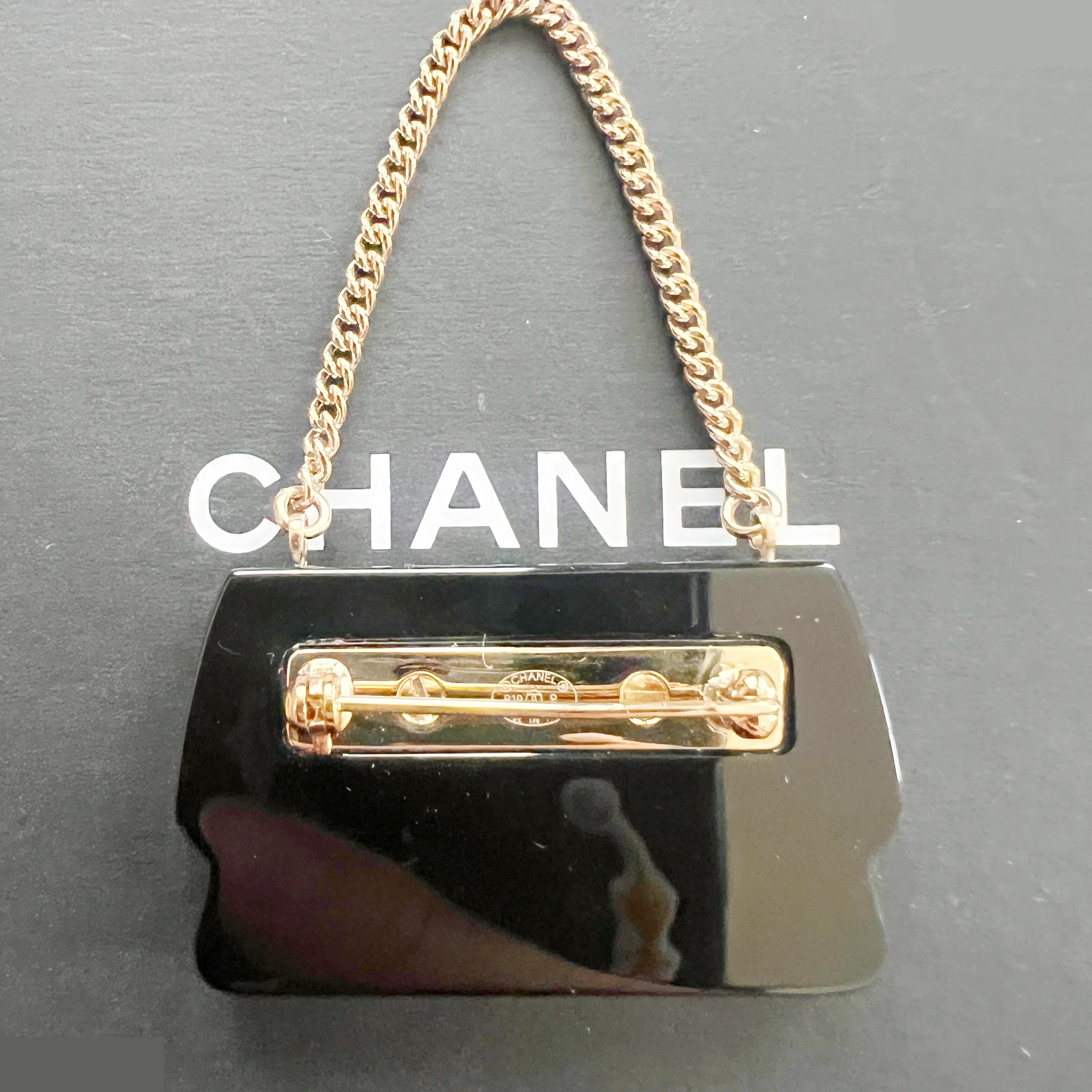 B19P Matelassé Bag Motif Chain Brooch — view 4