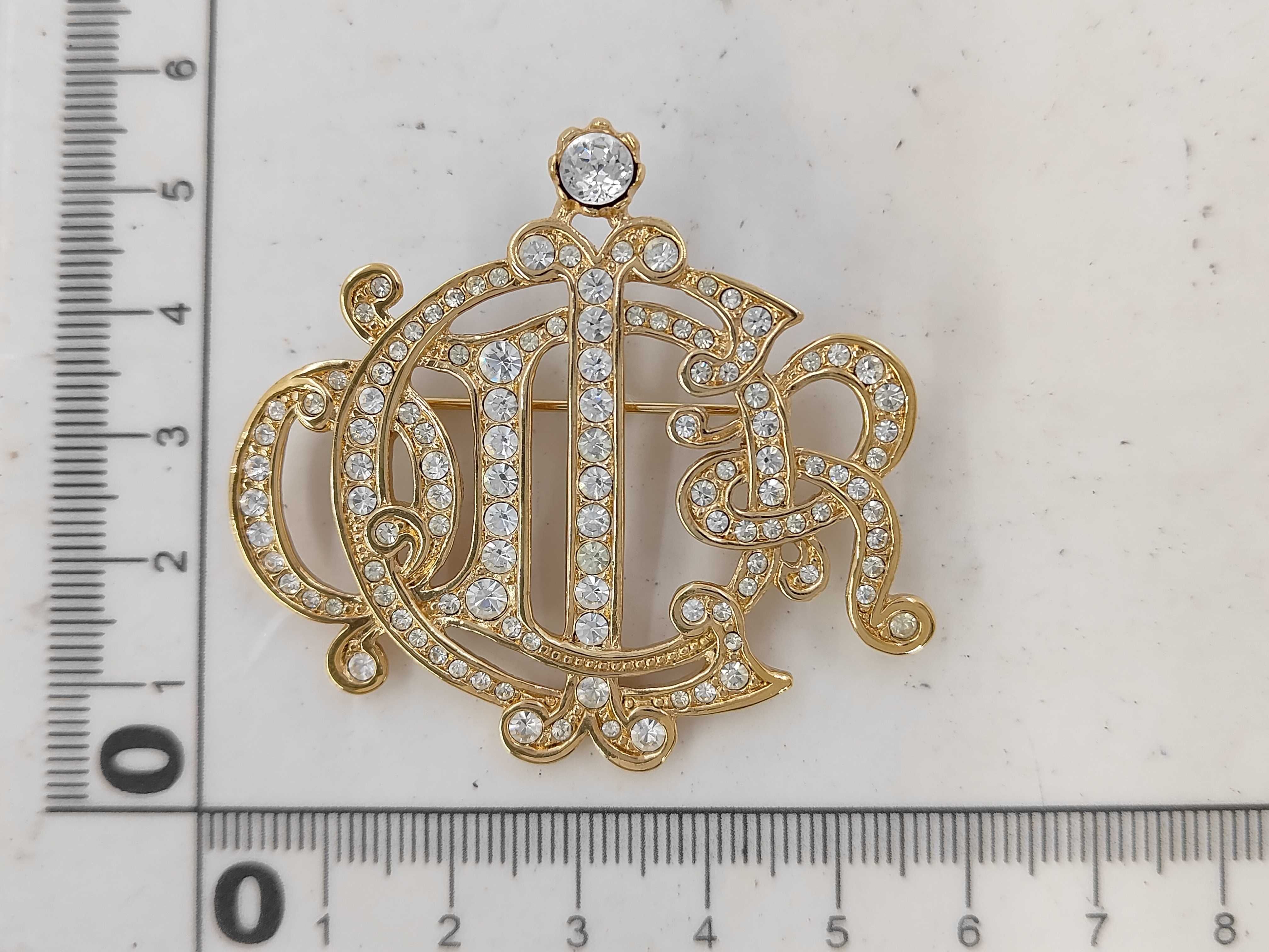 brooch — view 5
