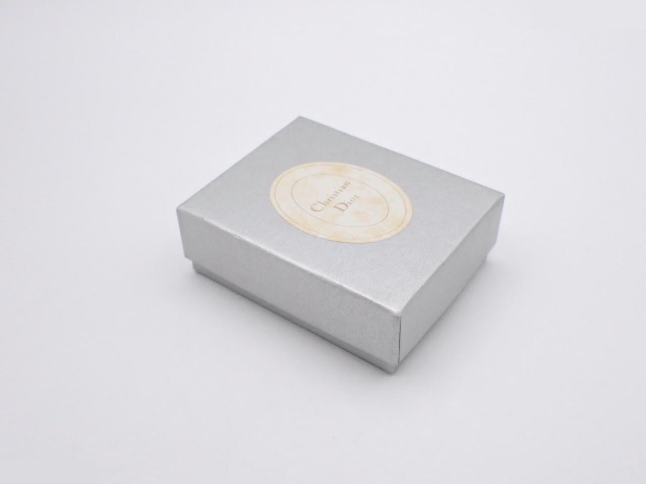Gold earrings — view 4