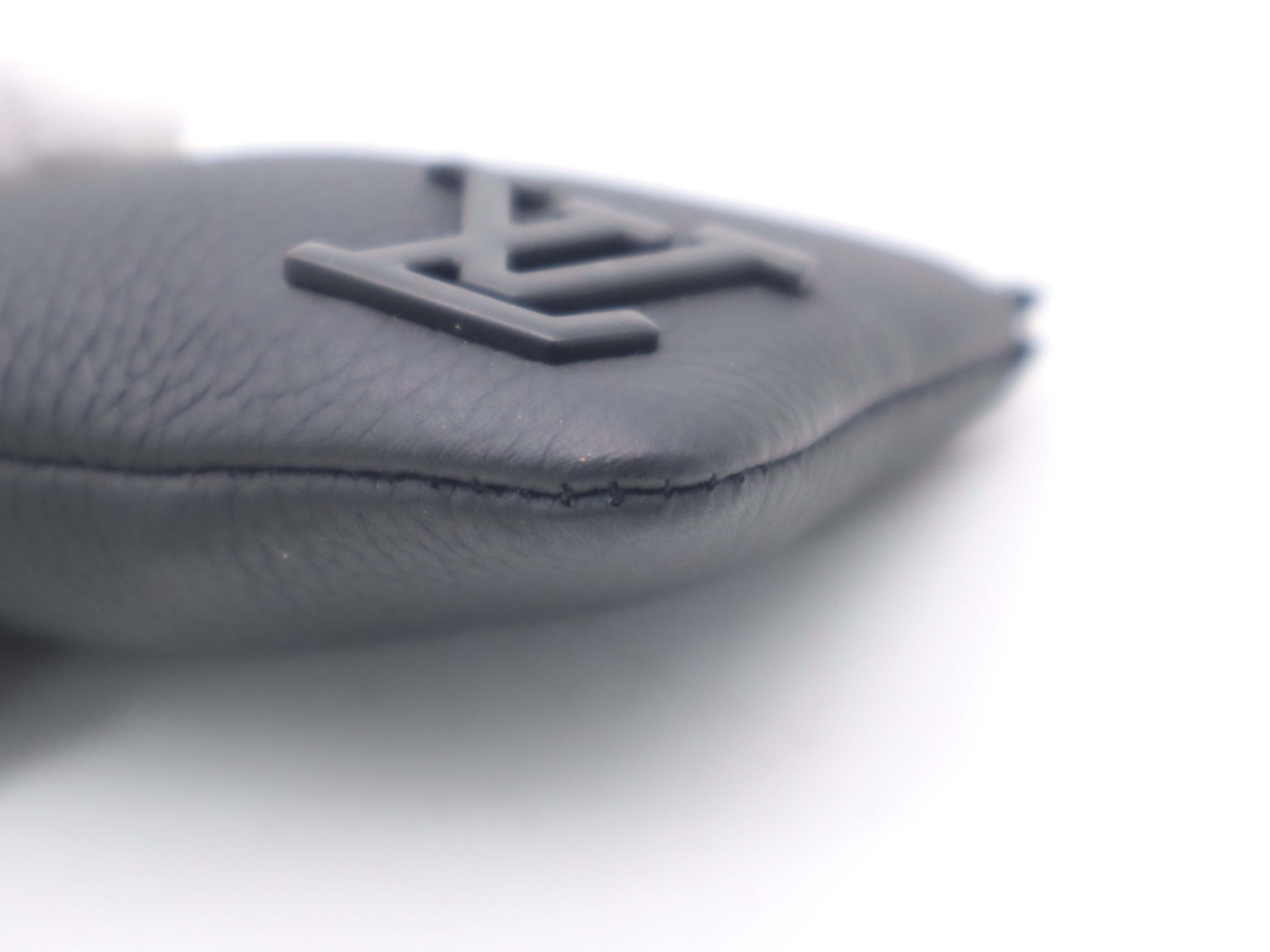 LV Aerogram Pochette Clé Noir Coin Case — view 7