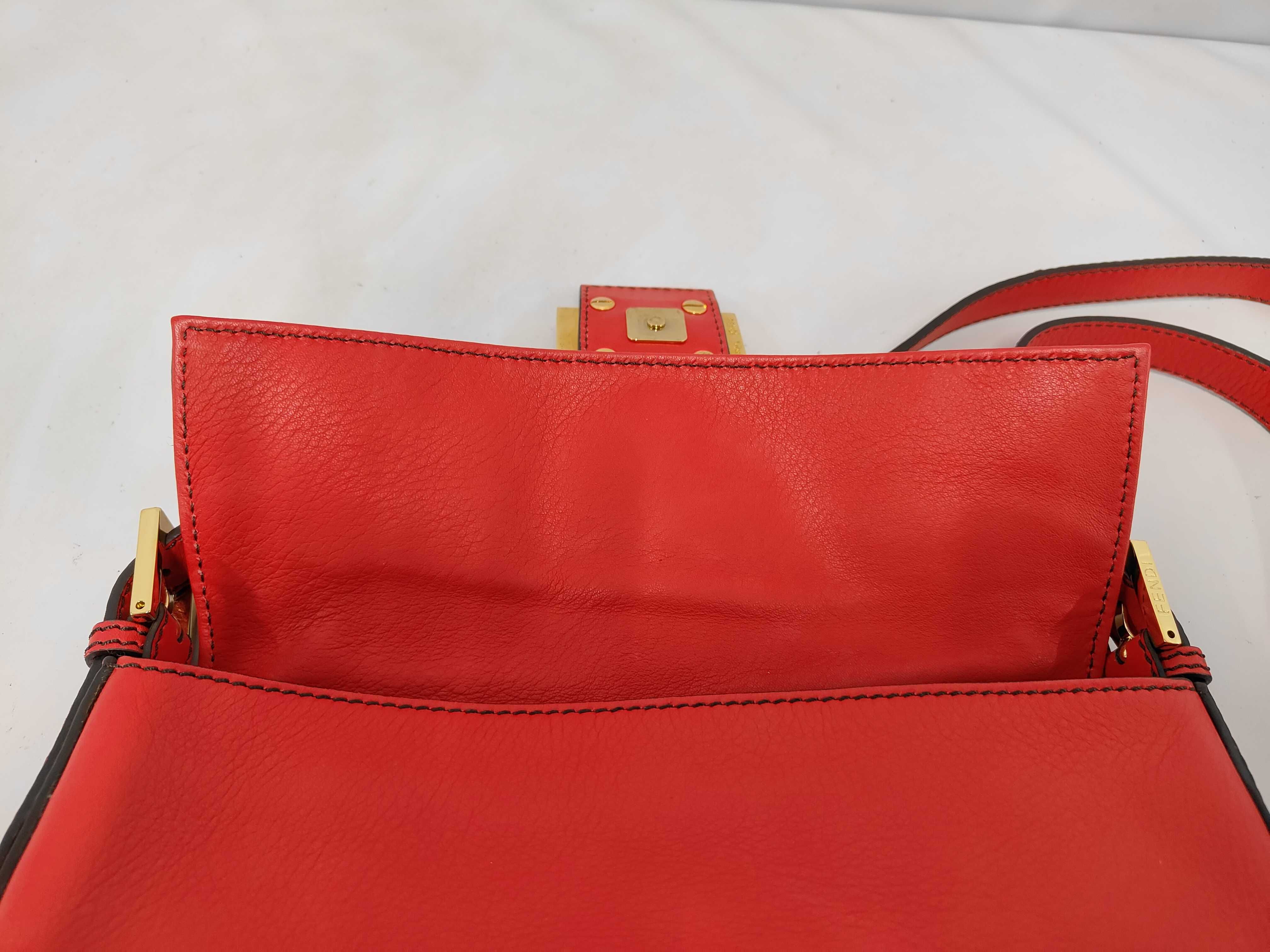 Mamma Bucket Leather 2-way Red Shoulder Bag — view 9