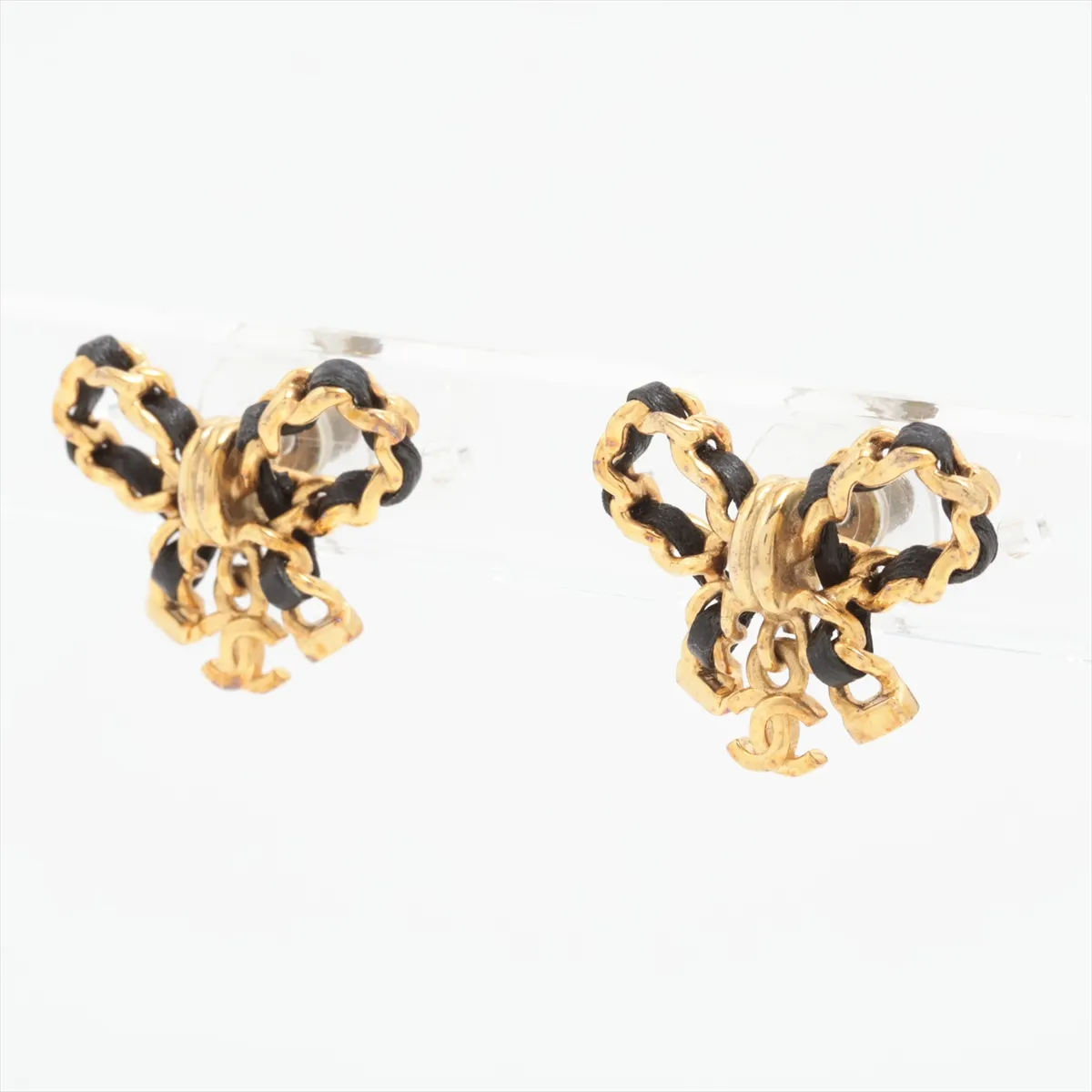 Coco Mark Ribbon I23V Earrings (Pair) GP x Leather Black x Gold — view 3