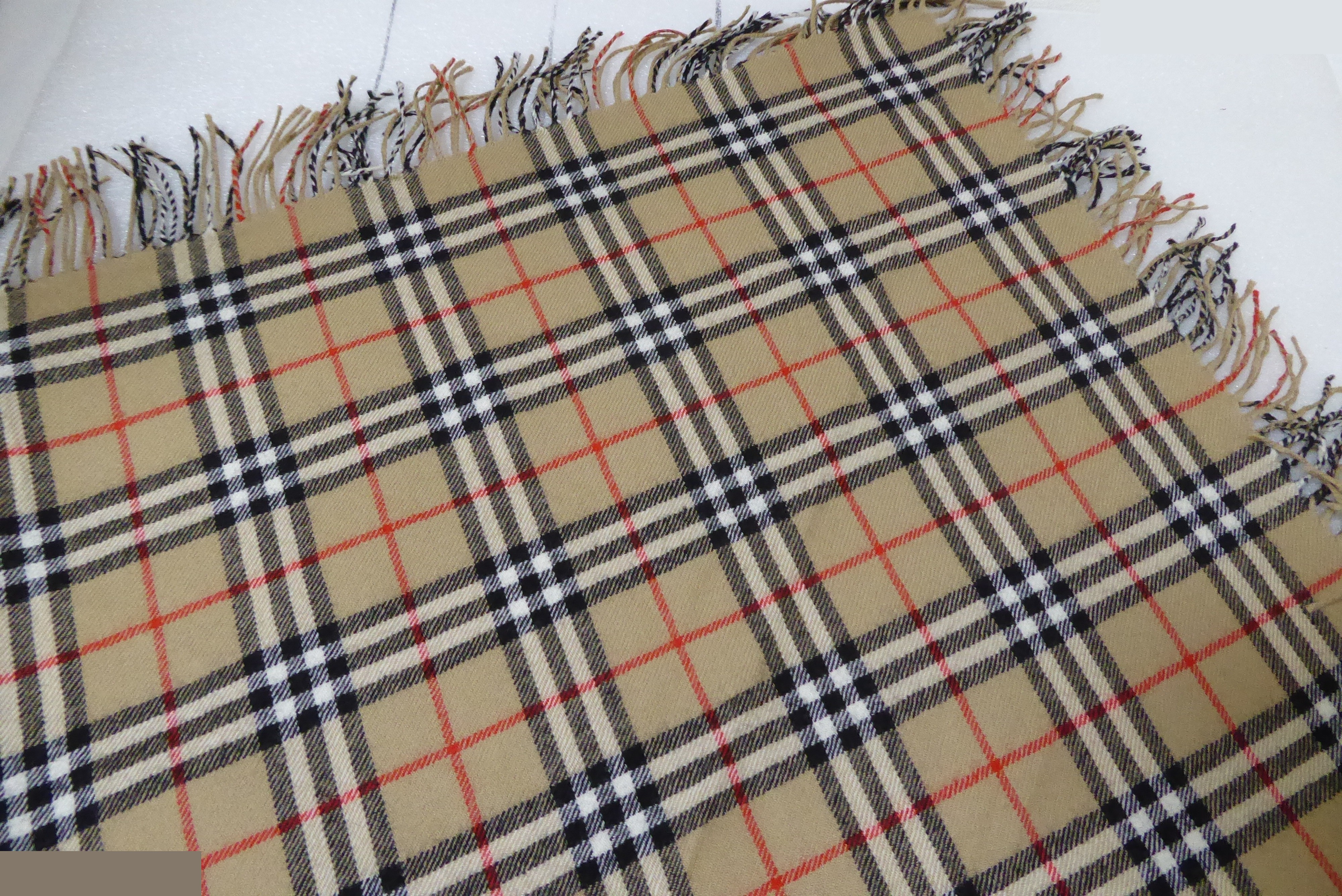 Other lines: Accessories, scarves, shawls, Nova Check — view 4