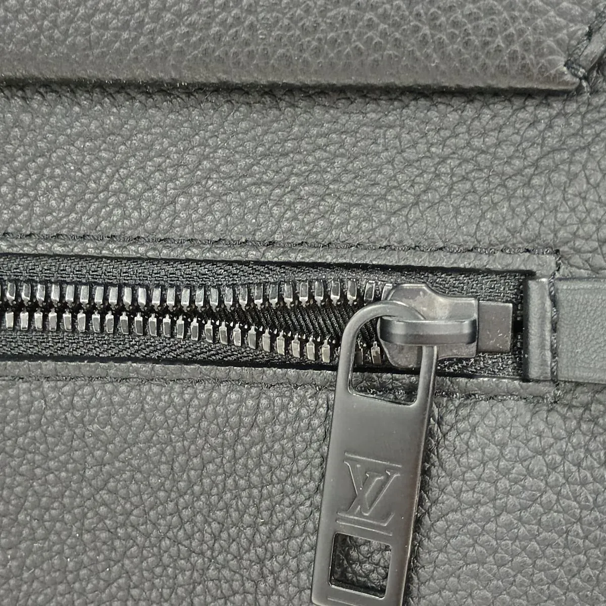 LV Aerogram Fastline Backpack M21367 Black (RFID detected) — view 13