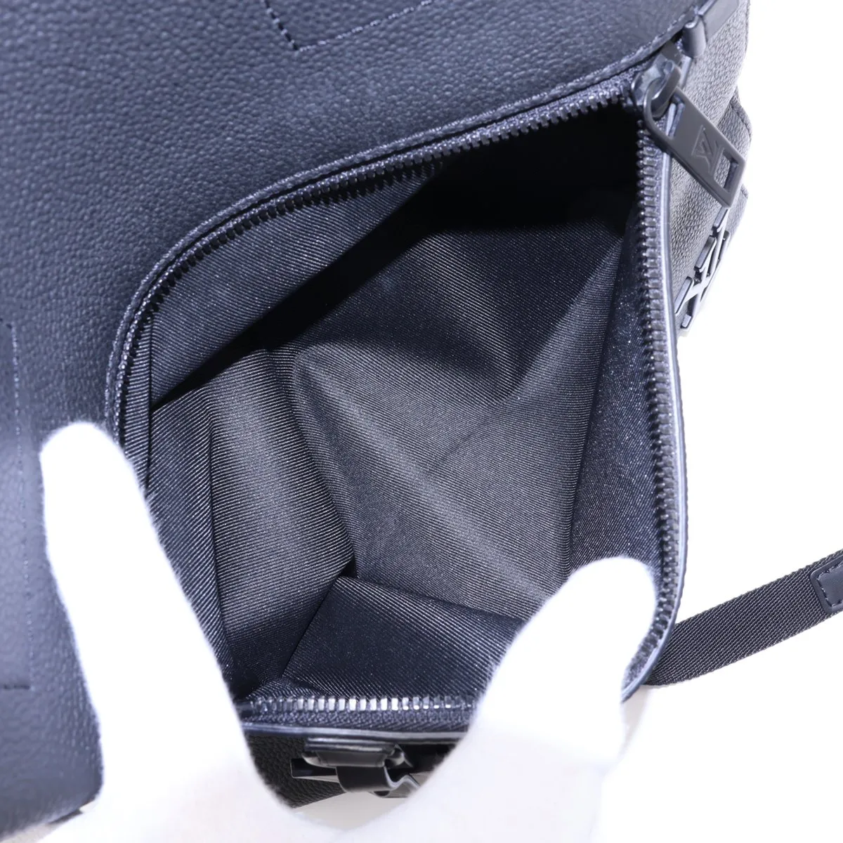 LV Aerogram Fastline Backpack M21367 Black (RFID detected) — view 9