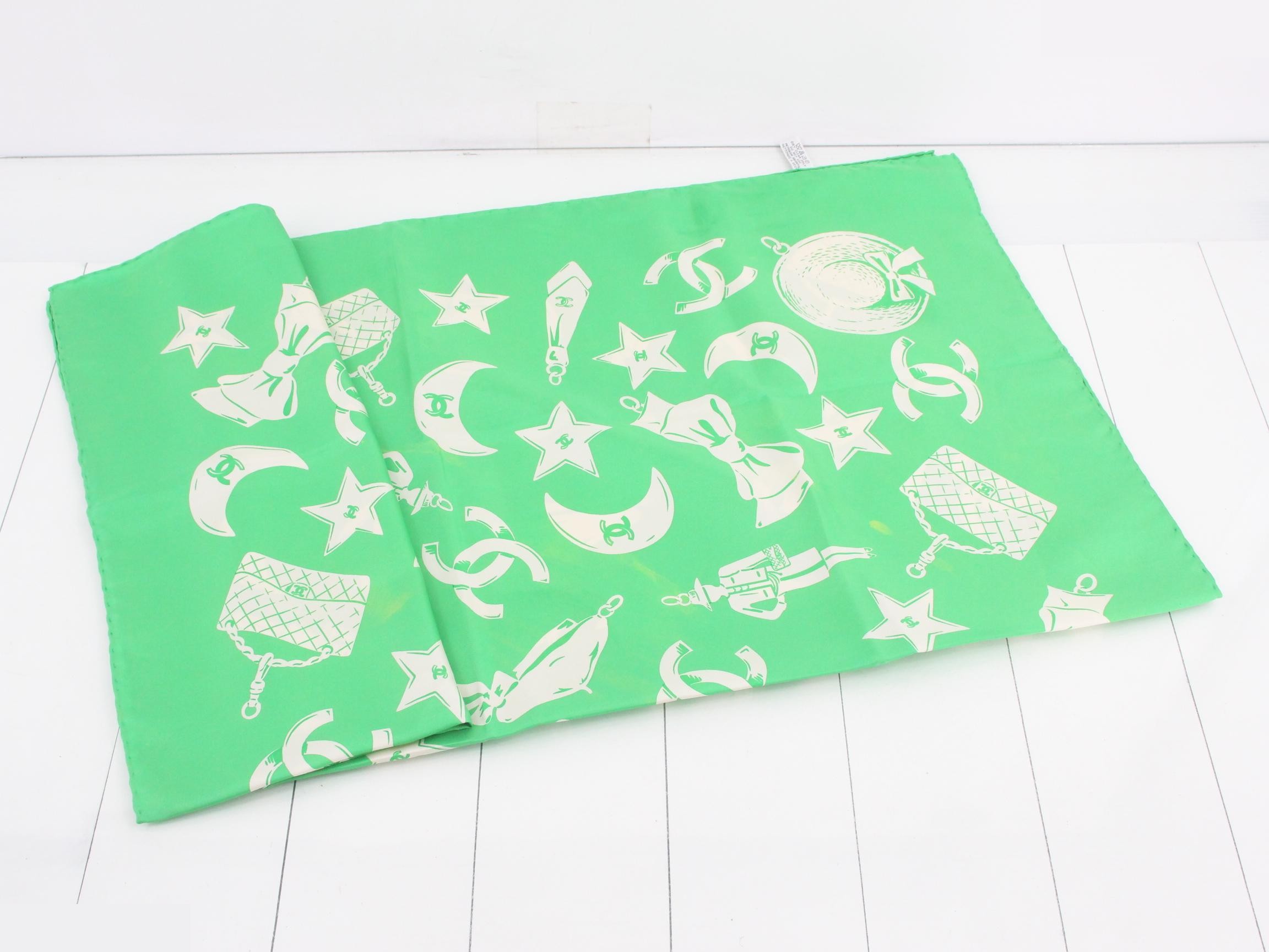 Scarf with tag — view 3