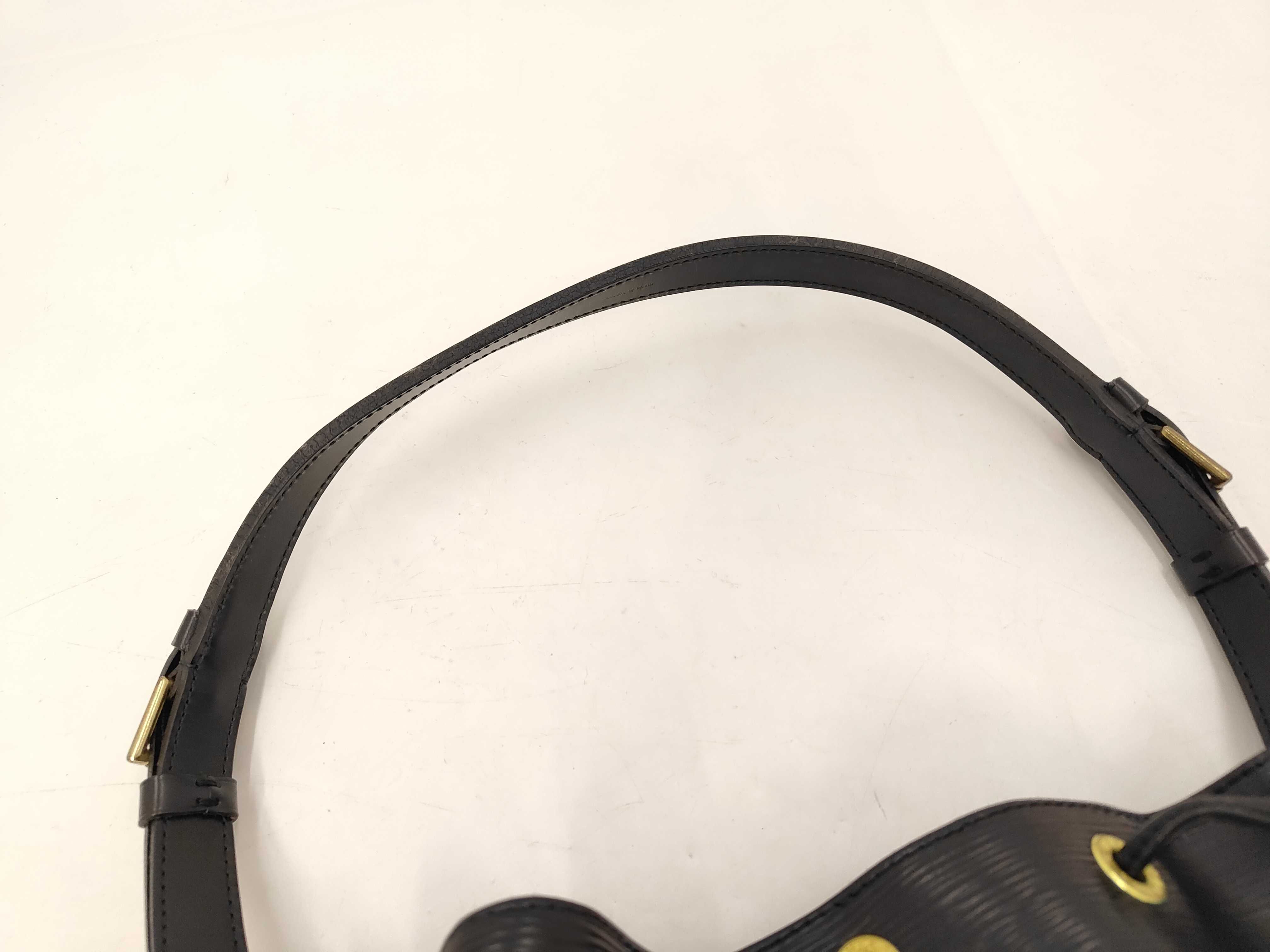 Epi Petit Noé Shoulder Bag — view 5
