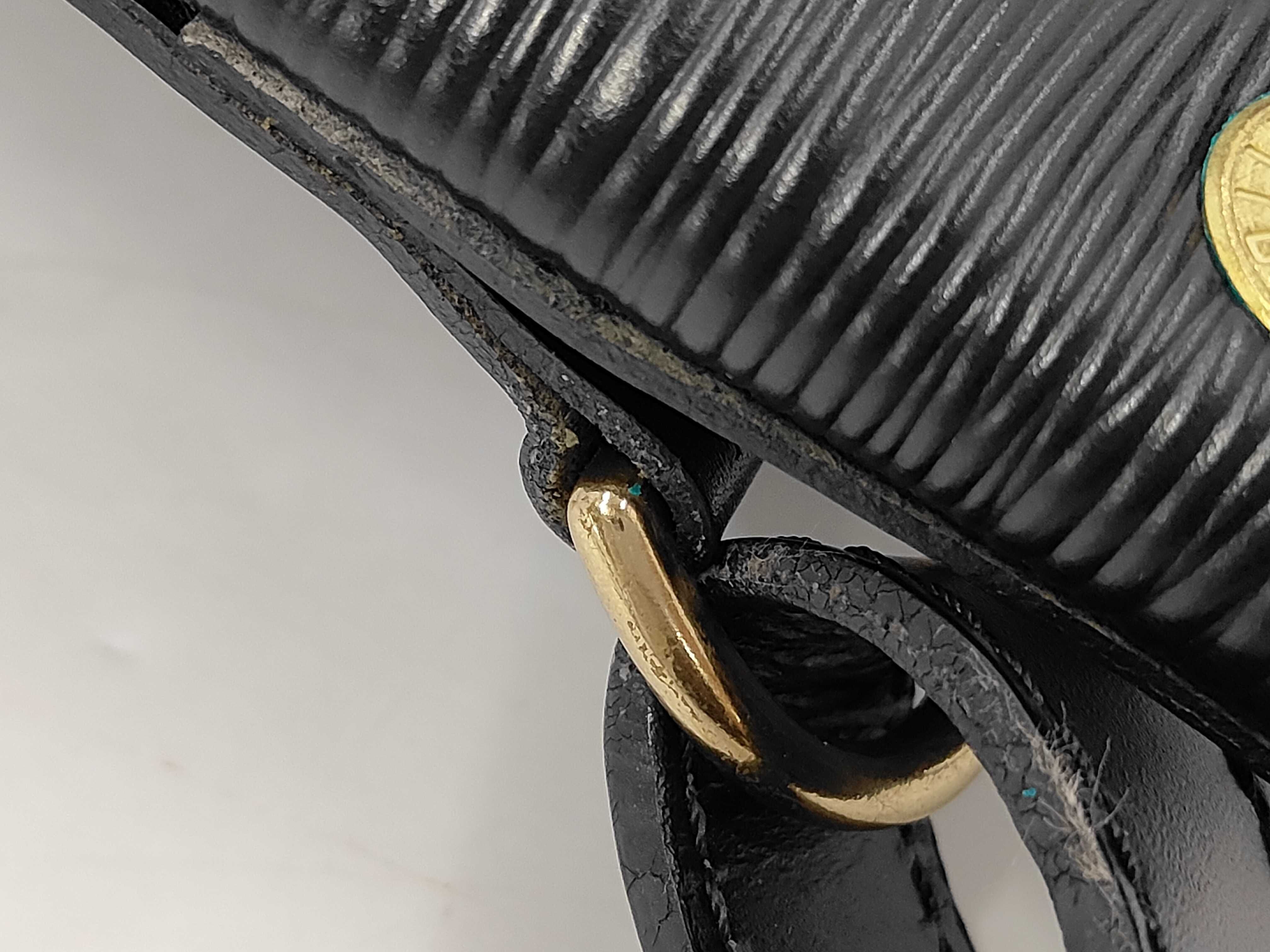 Epi Petit Noé Shoulder Bag — view 7