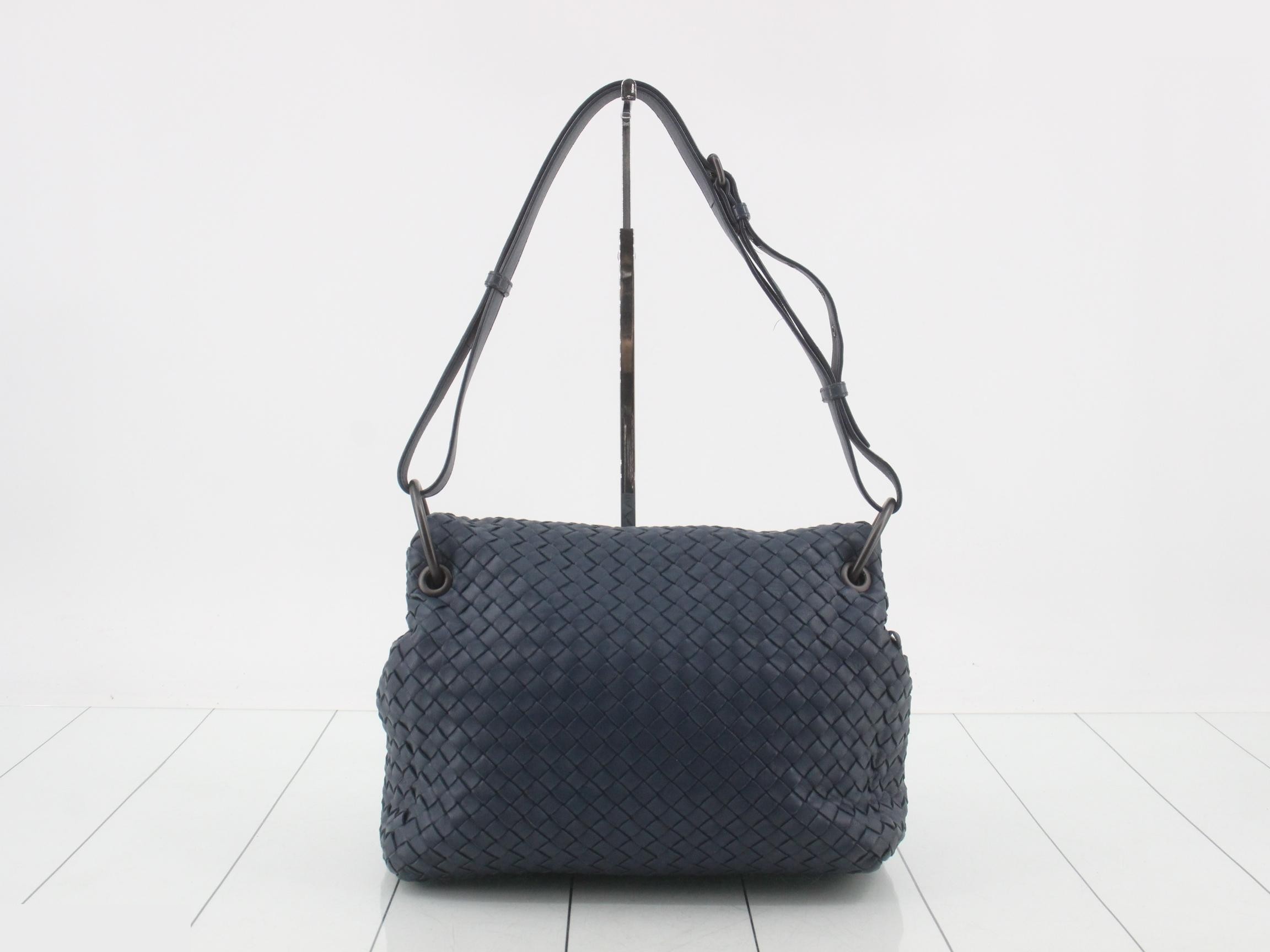 Intrecciato shoulder bag, leather, navy — view 2