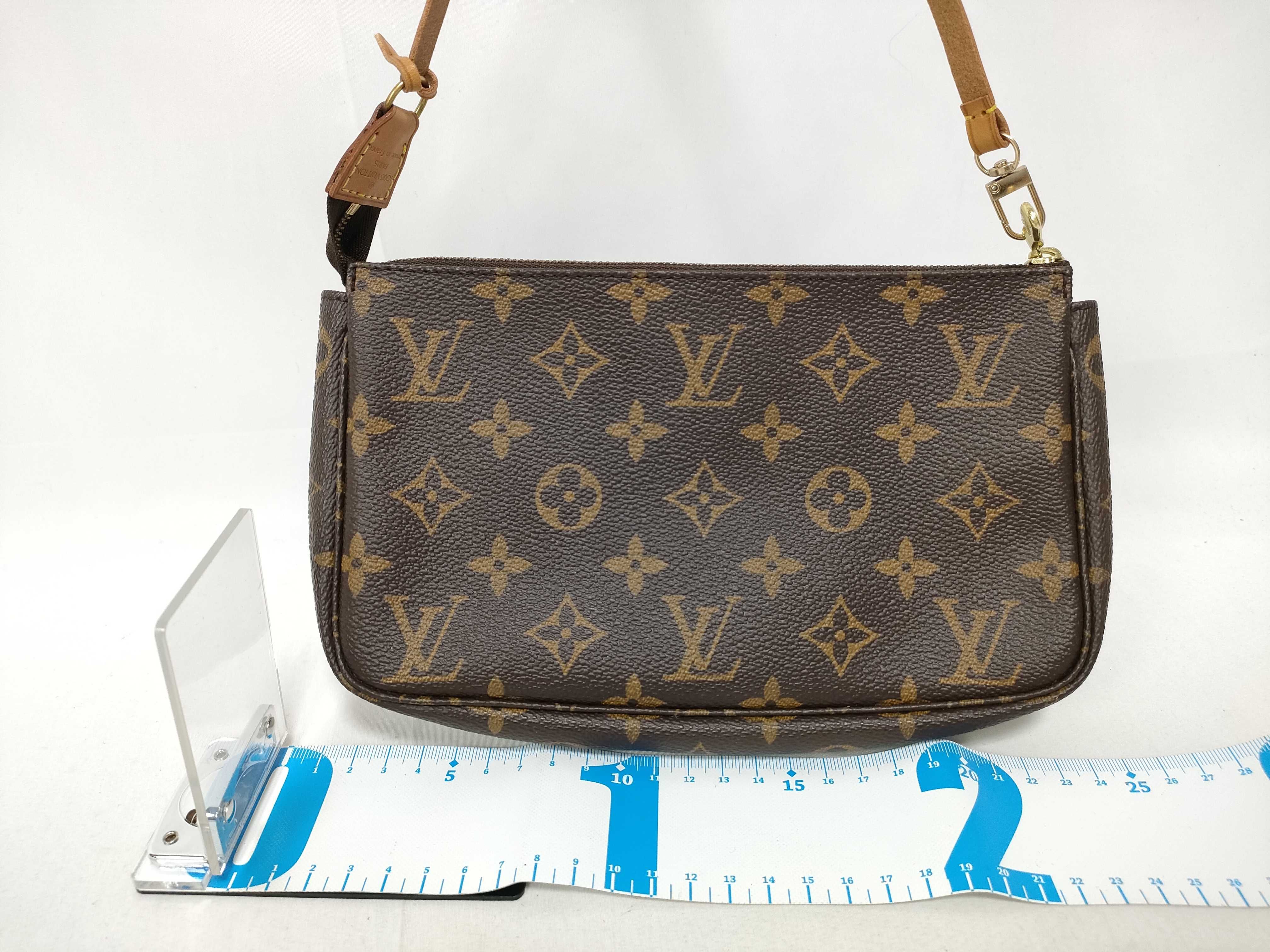 Monogram Louis Vuitton Monogram Accessoires AR0968 Pouch — view 2