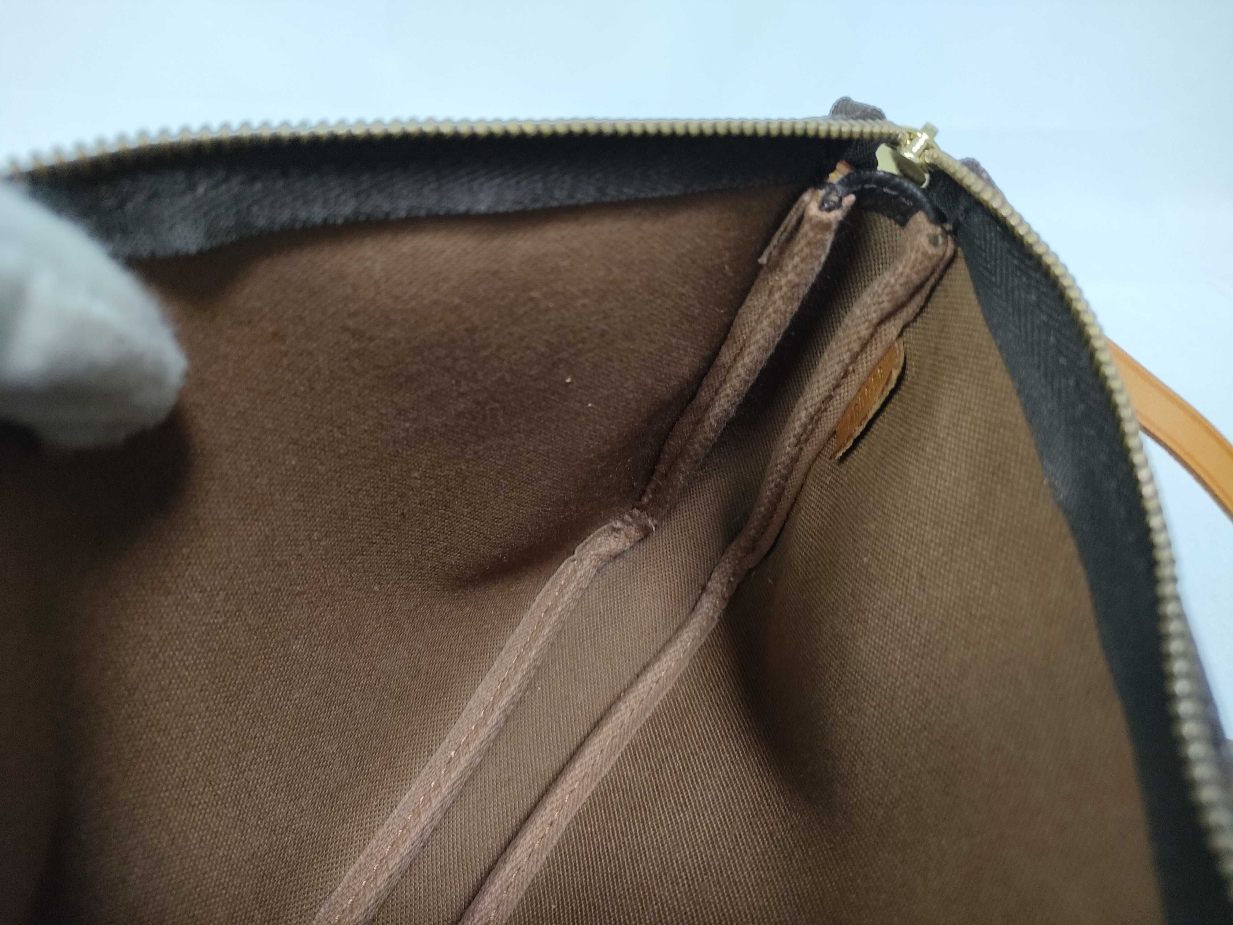 Monogram Louis Vuitton Monogram Accessoires AR0968 Pouch — view 14