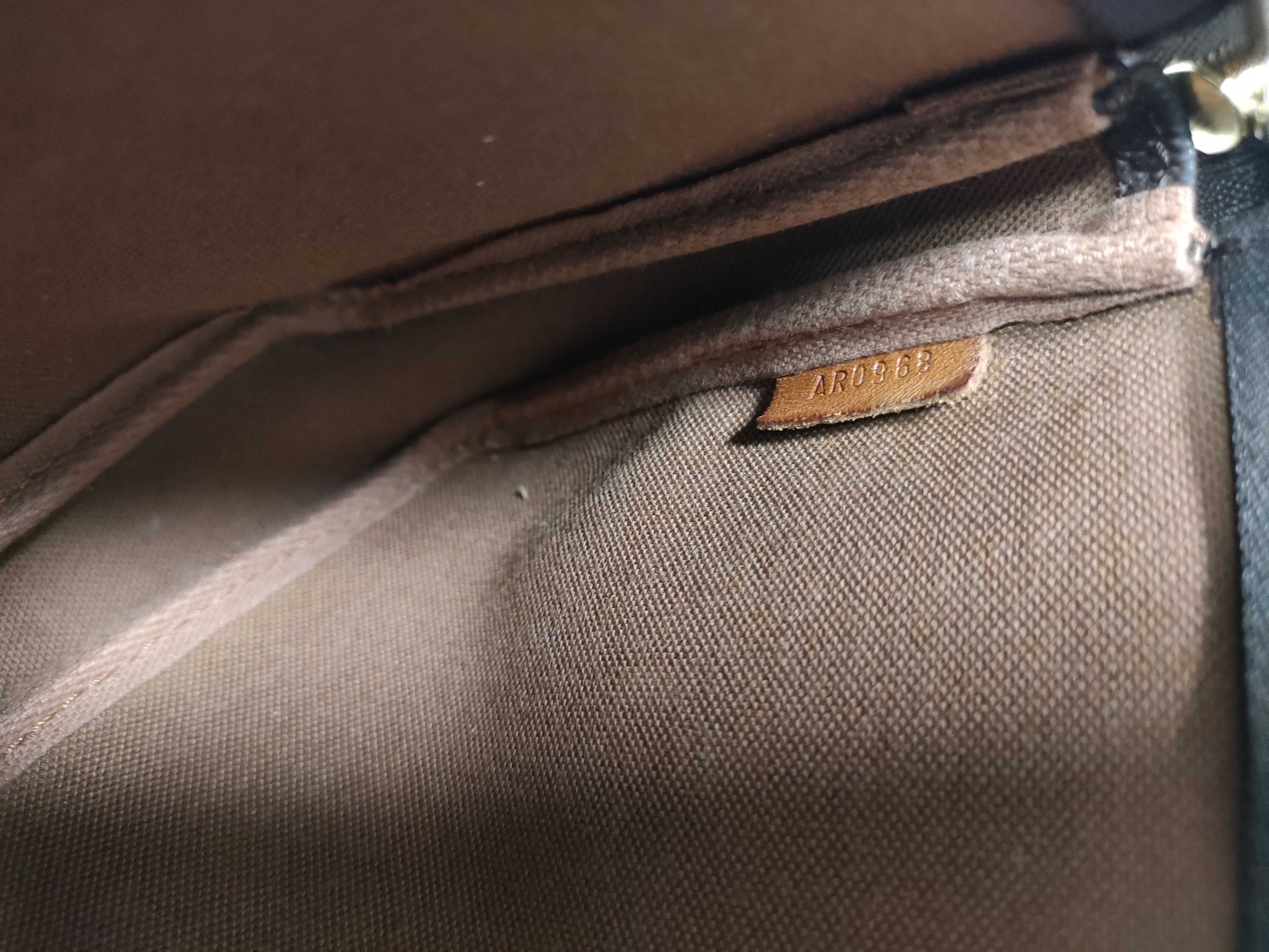 Monogram Louis Vuitton Monogram Accessoires AR0968 Pouch — view 15