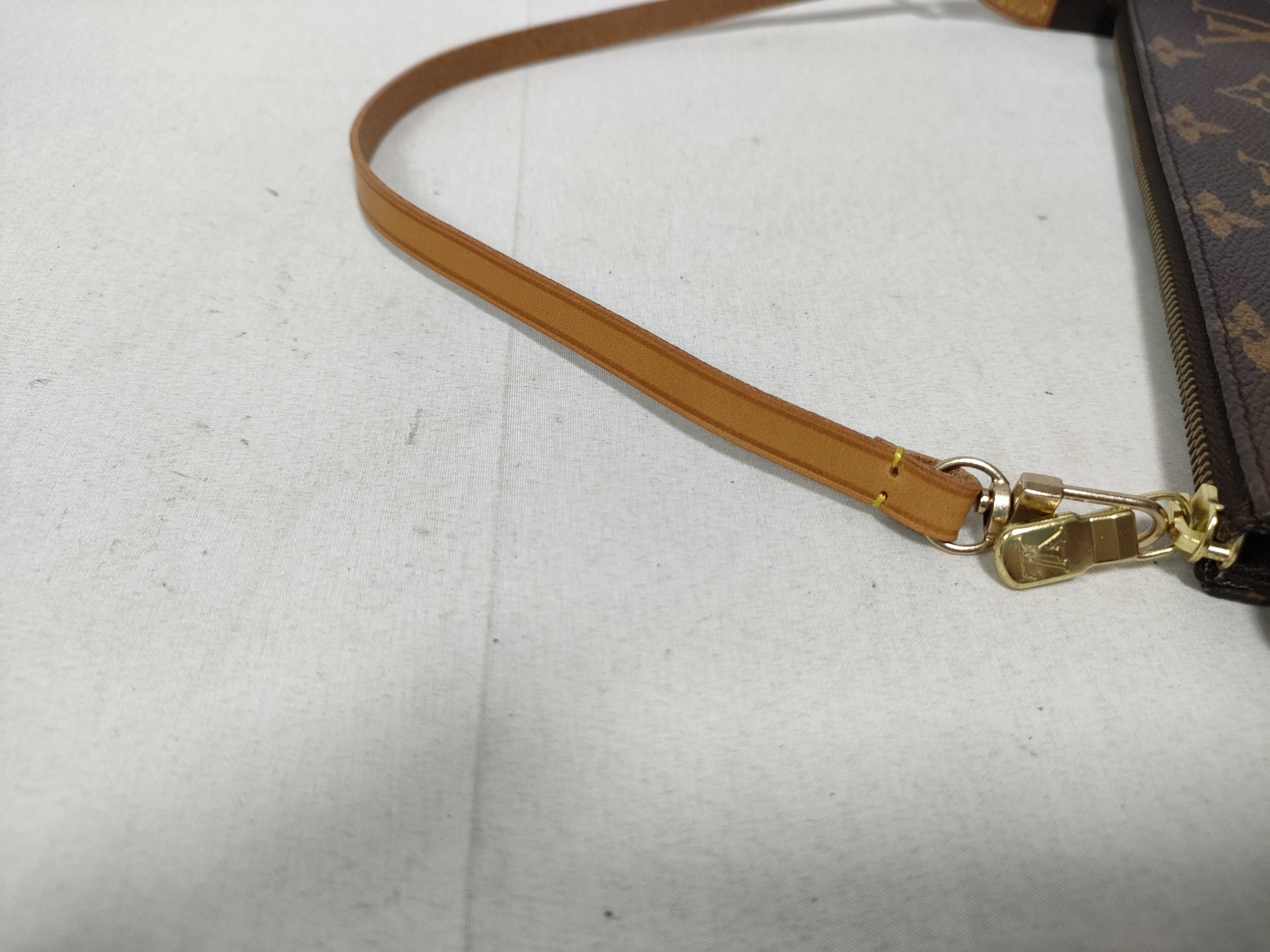 Monogram Louis Vuitton Monogram Accessoires AR0968 Pouch — view 6