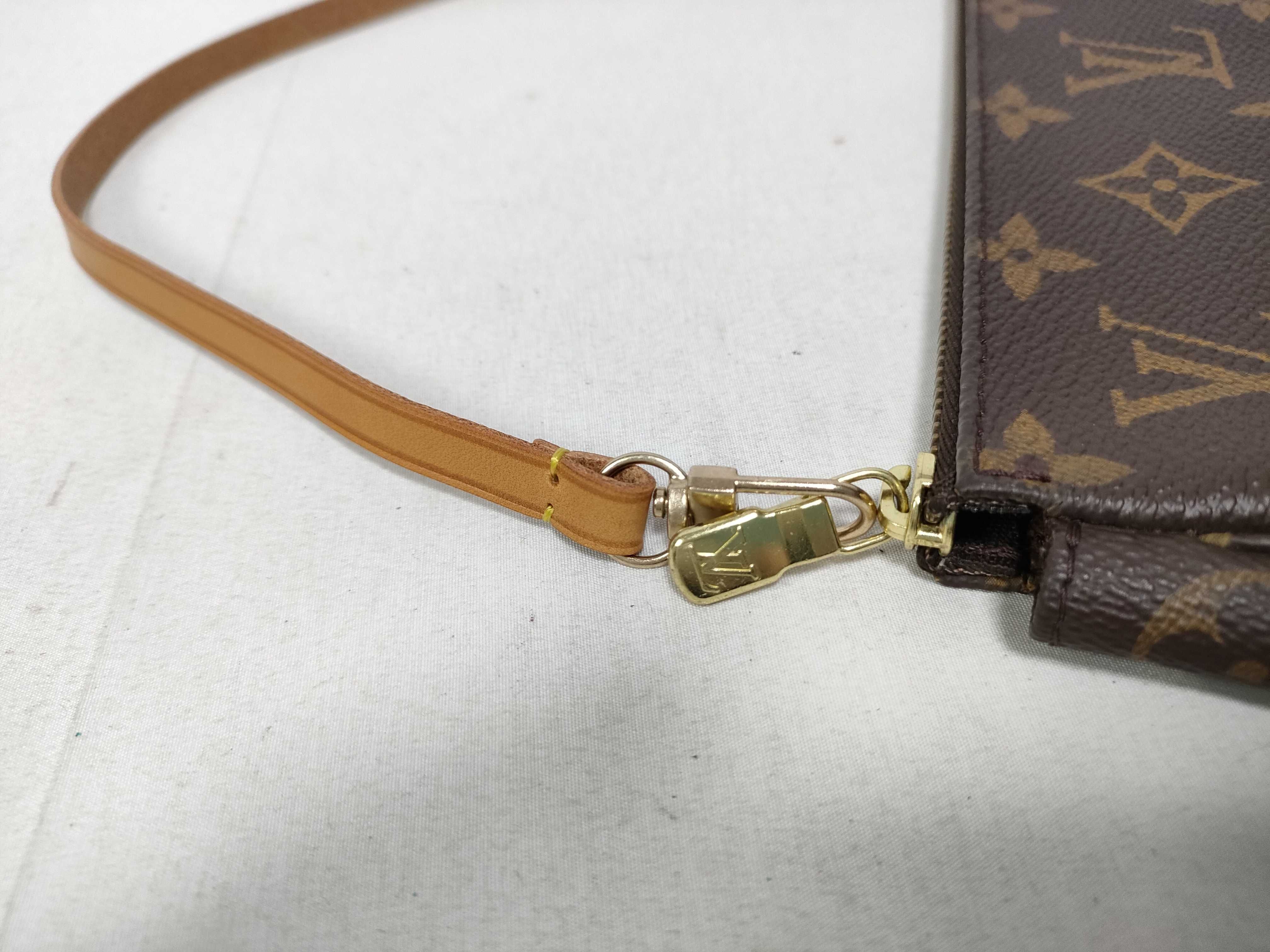 Monogram Louis Vuitton Monogram Accessoires AR0968 Pouch — view 7