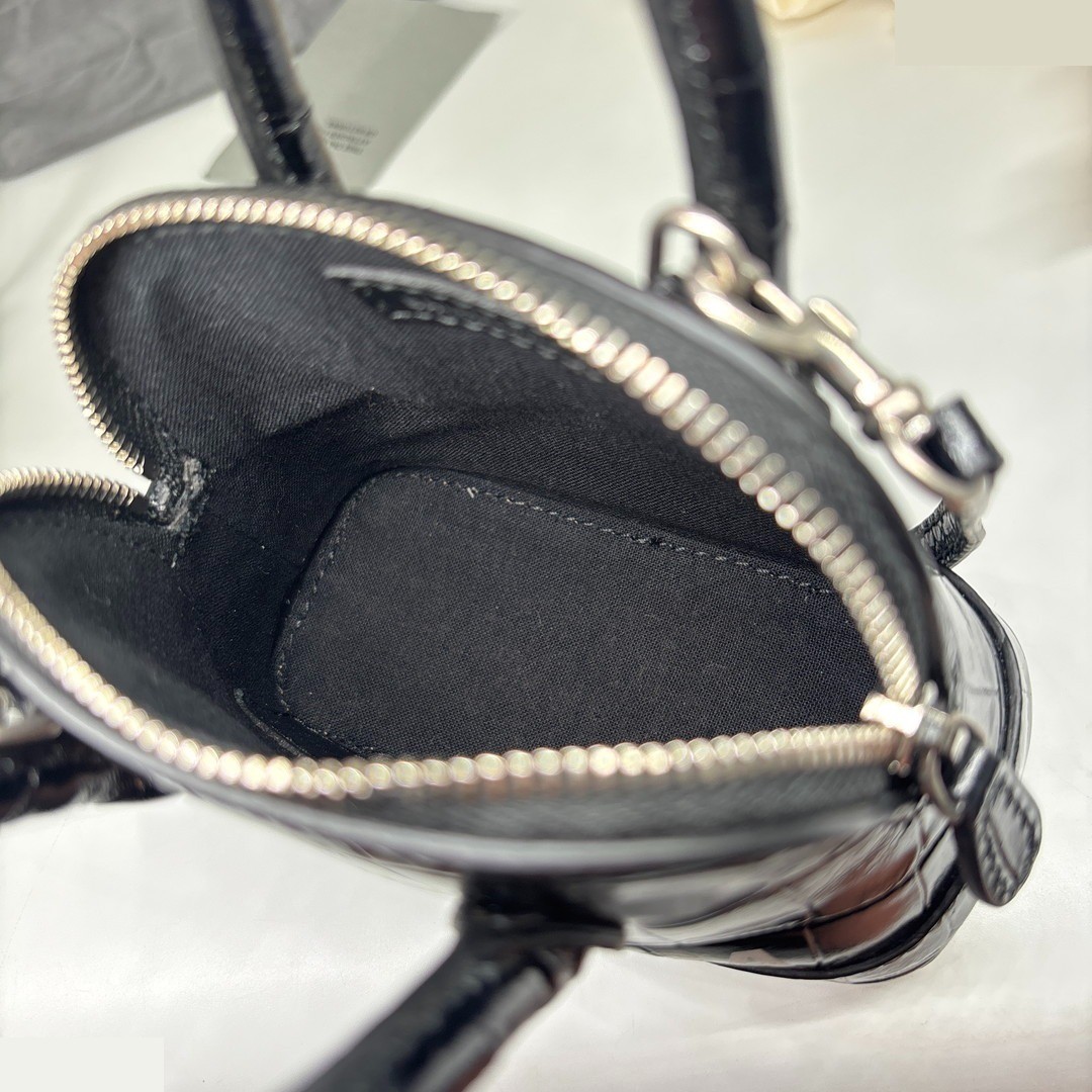 Crocodile Built-in Handle Handbag Shoulder Bag — view 12