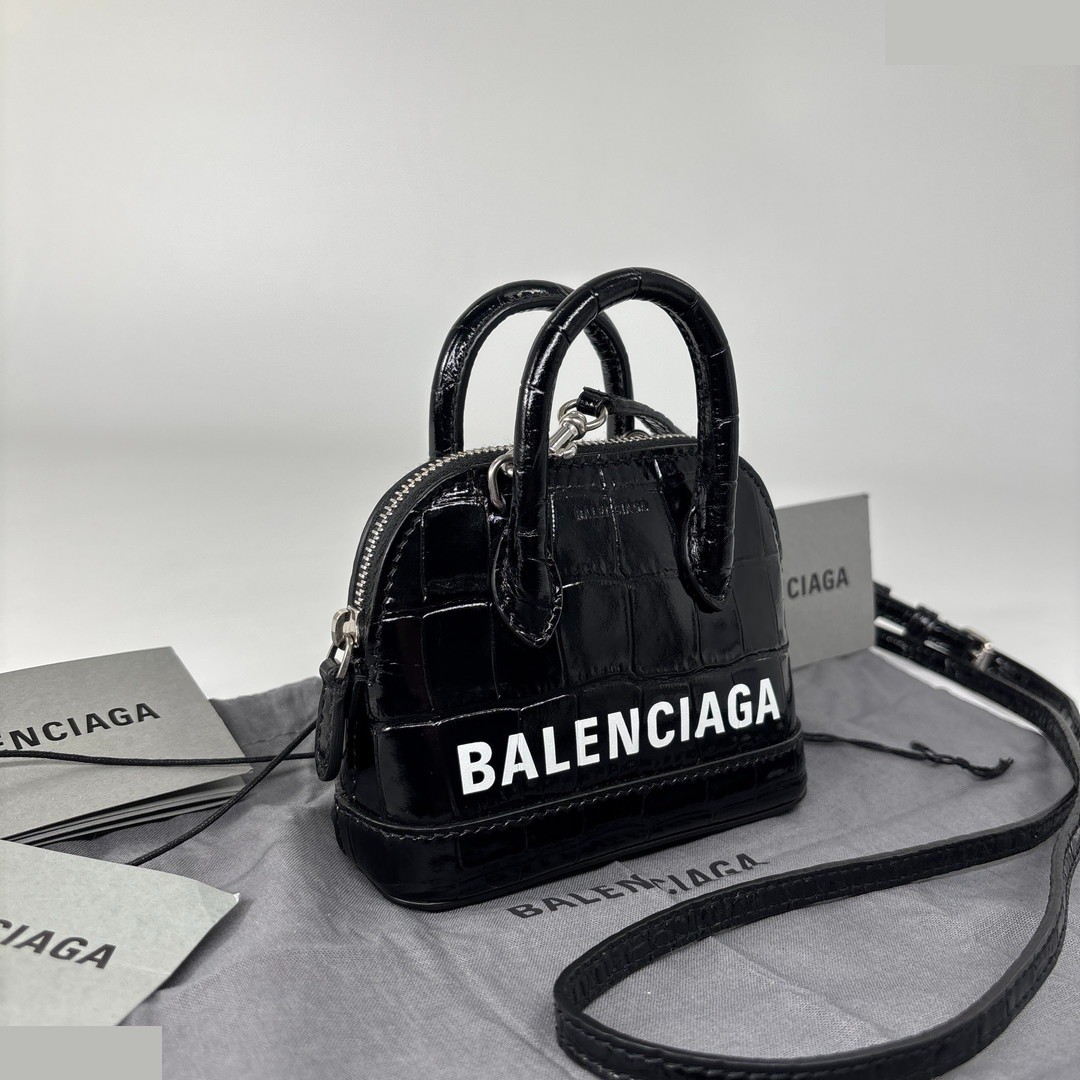 Crocodile Built-in Handle Handbag Shoulder Bag — view 9