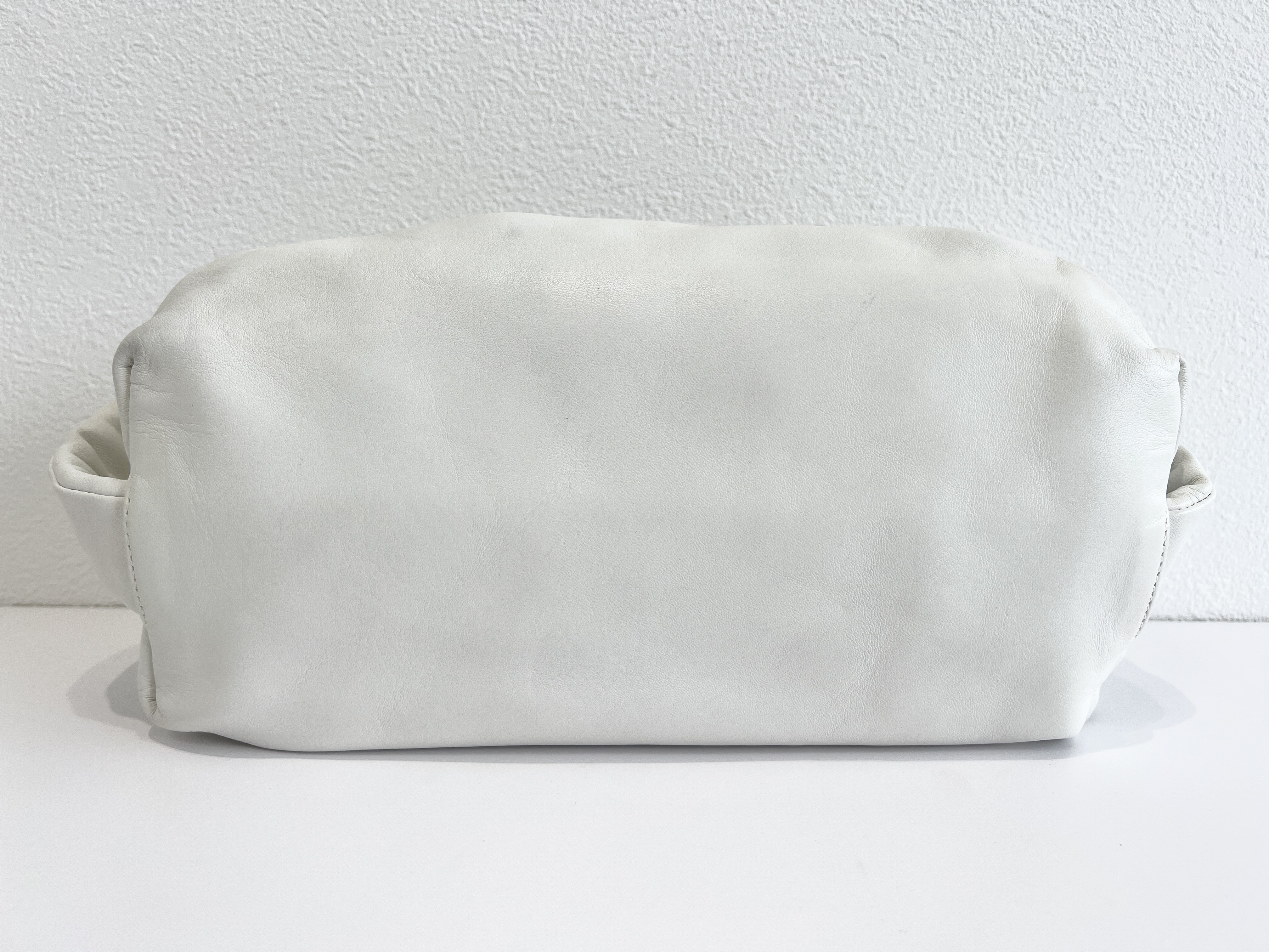 The Pouch Leather Shoulder Bag (One-Shoulder Bag) — view 2