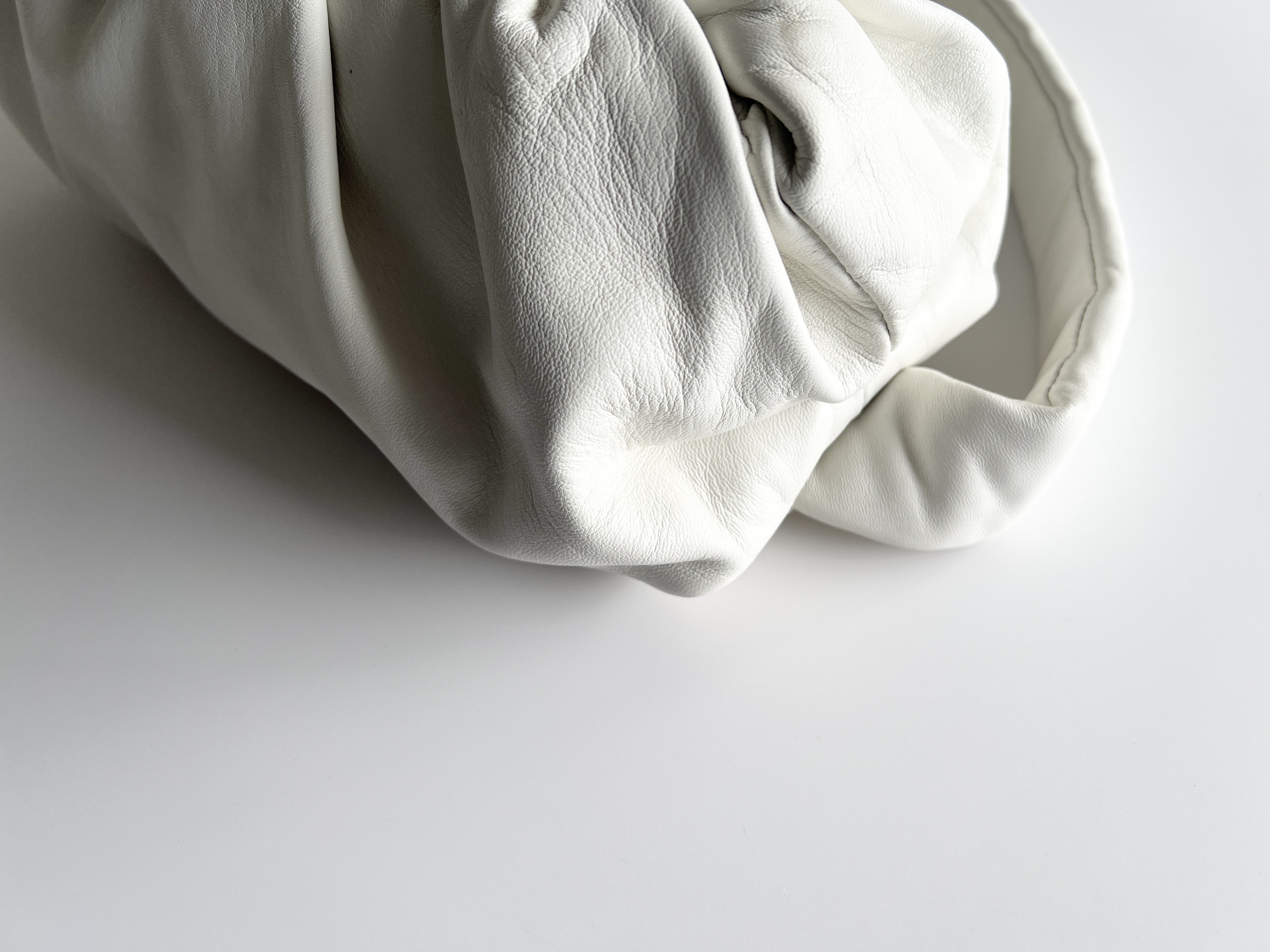 The Pouch Leather Shoulder Bag (One-Shoulder Bag) — view 11