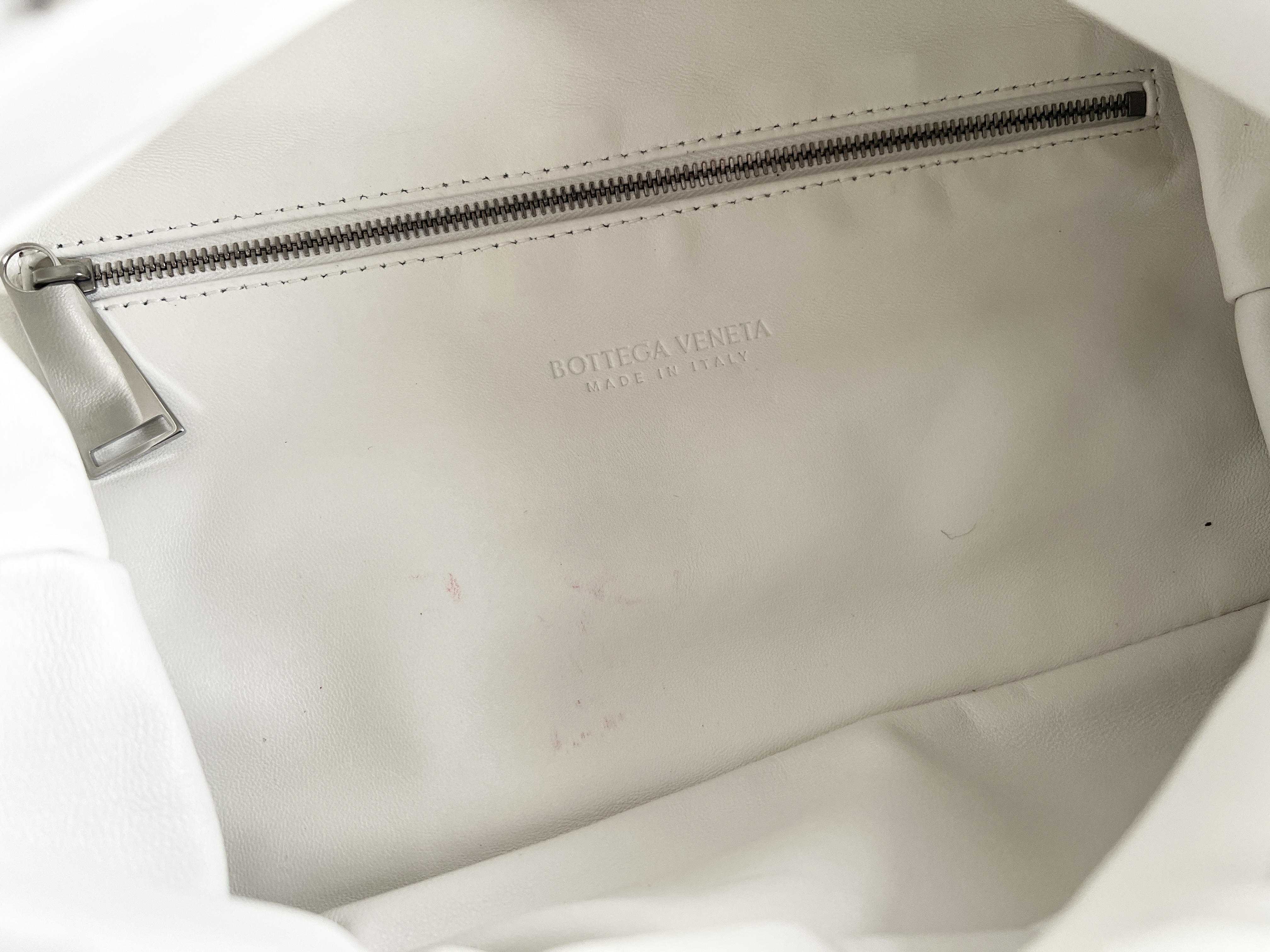 The Pouch Leather Shoulder Bag (One-Shoulder Bag) — view 5