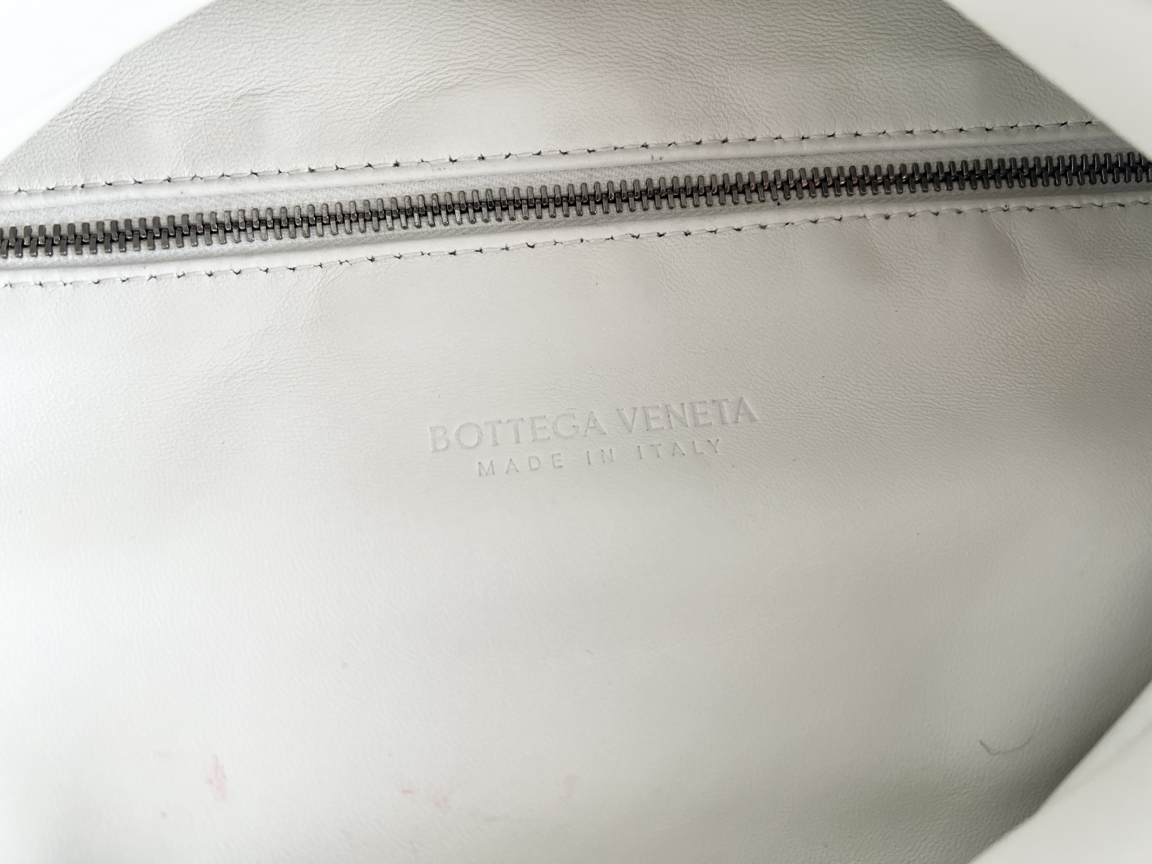 The Pouch Leather Shoulder Bag (One-Shoulder Bag) — view 6