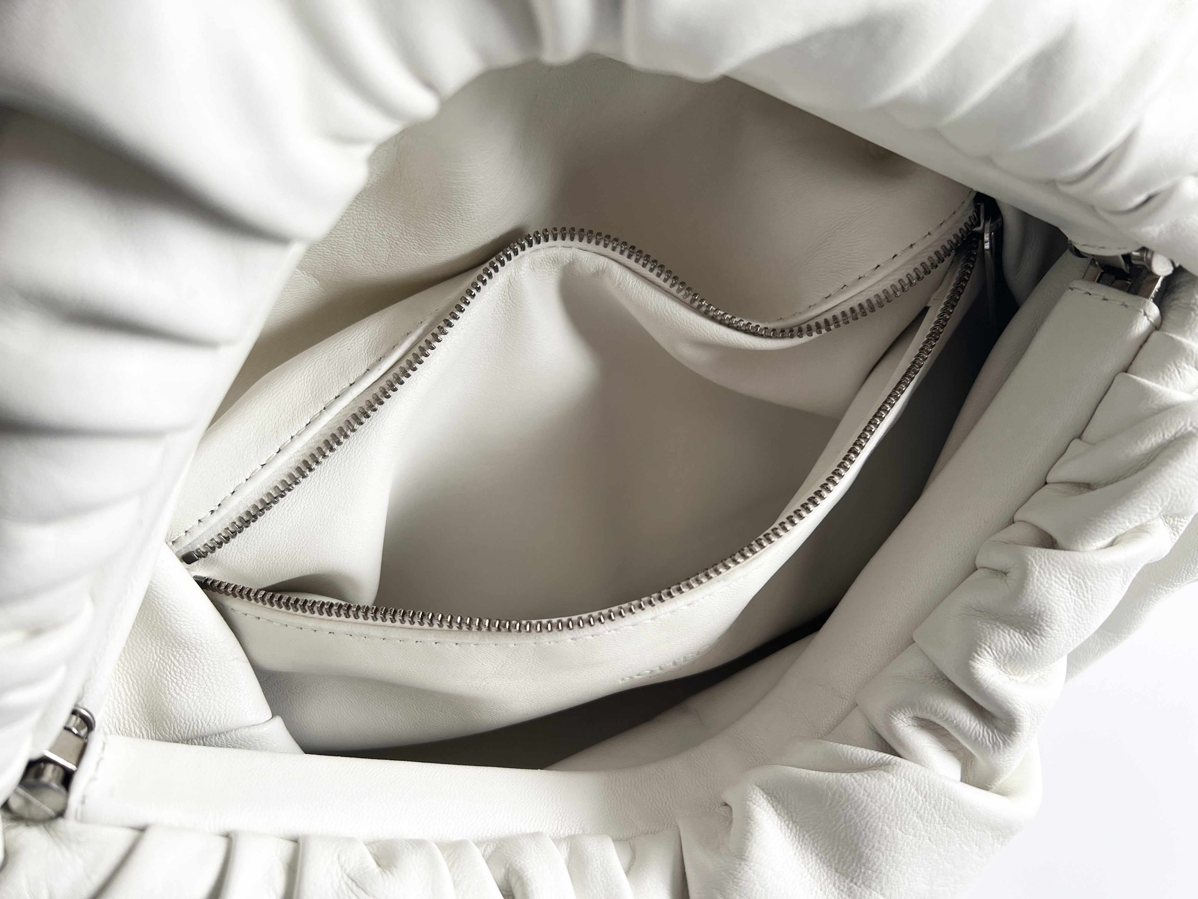 The Pouch Leather Shoulder Bag (One-Shoulder Bag) — view 7