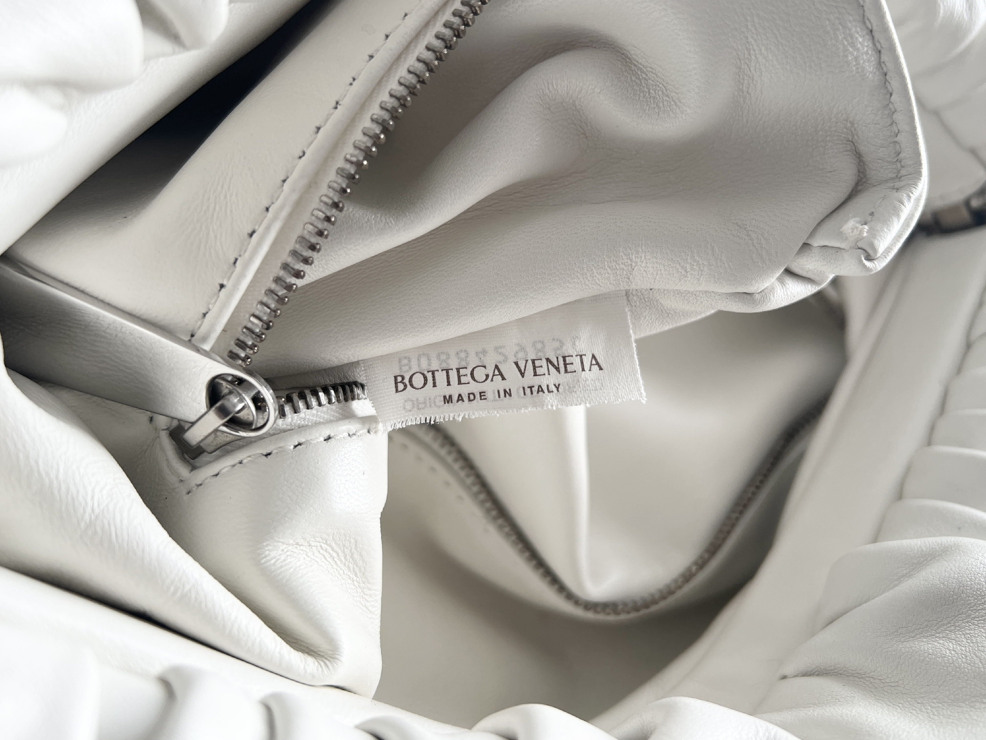 The Pouch Leather Shoulder Bag (One-Shoulder Bag) — view 8