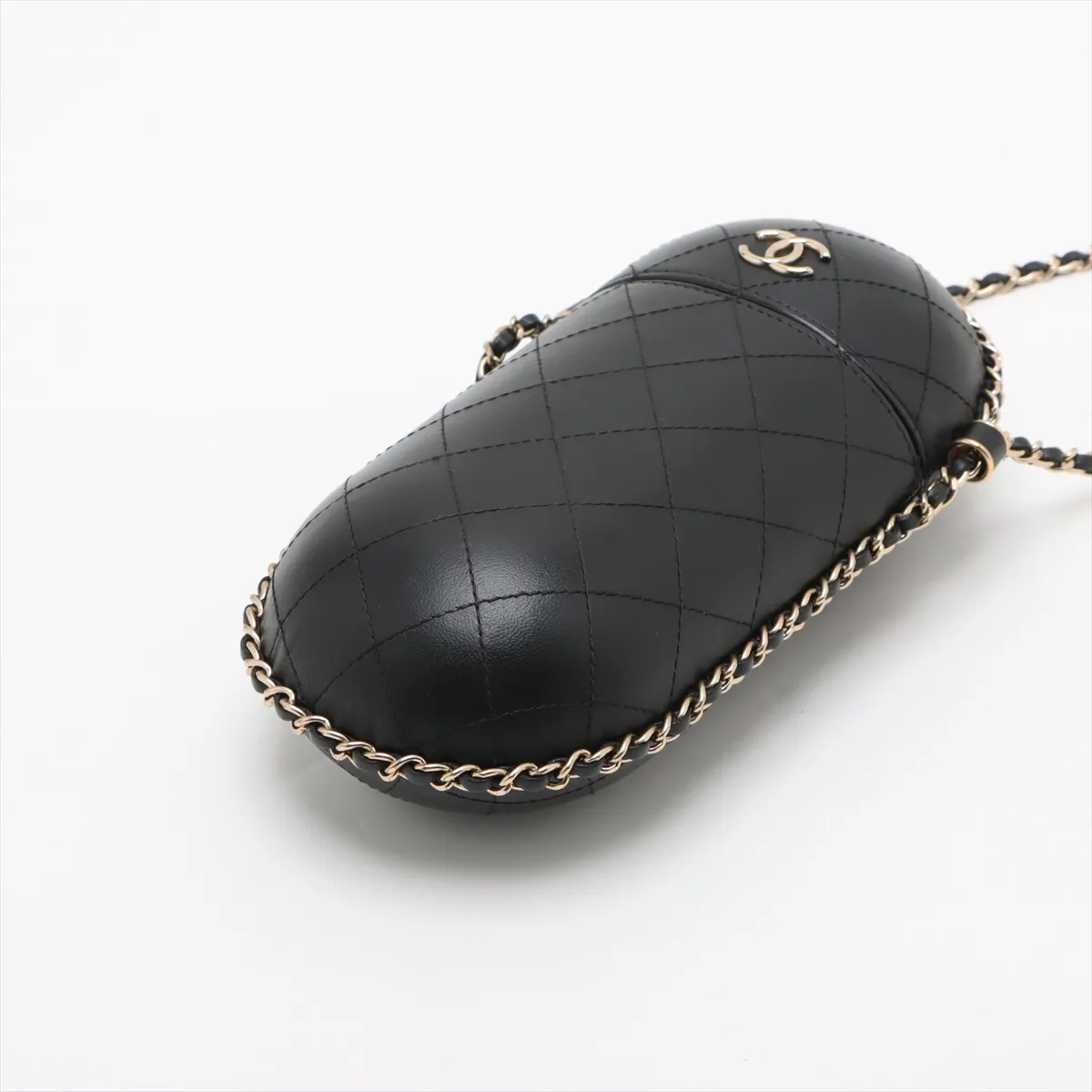Matelasse leather chain shoulder bag black gold hardware 26021737 26th series — view 3