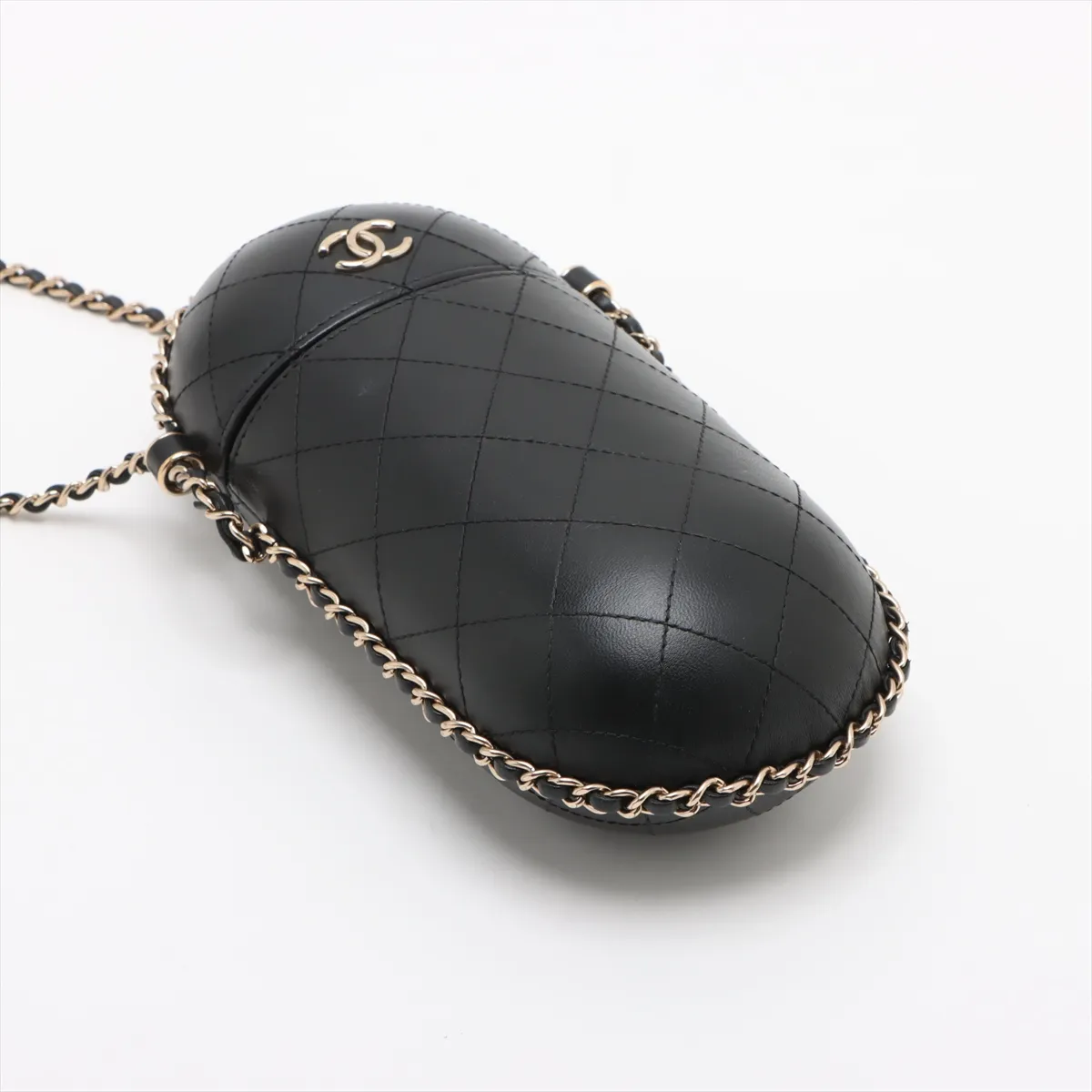 Matelasse leather chain shoulder bag black gold hardware 26021737 26th series — view 4
