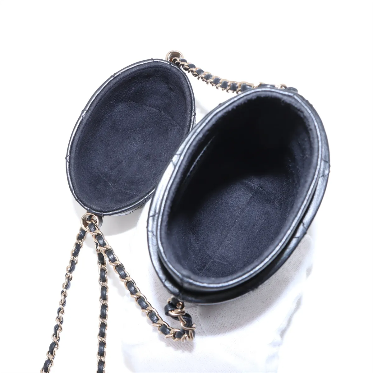 Matelasse leather chain shoulder bag black gold hardware 26021737 26th series — view 6