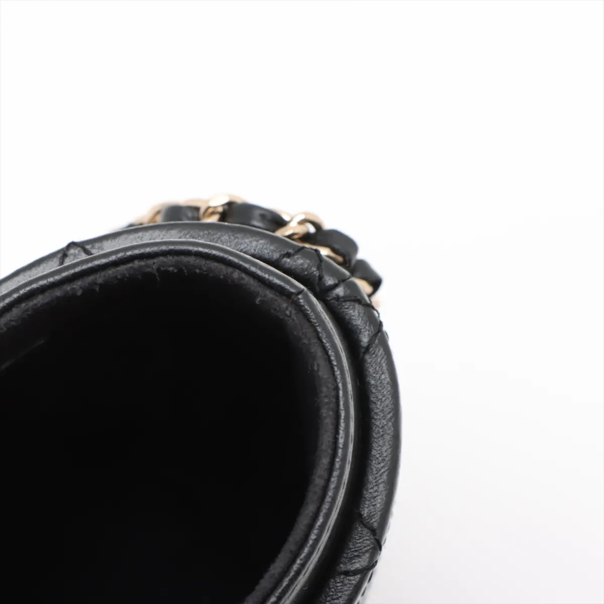 Matelasse leather chain shoulder bag black gold hardware 26021737 26th series — view 8