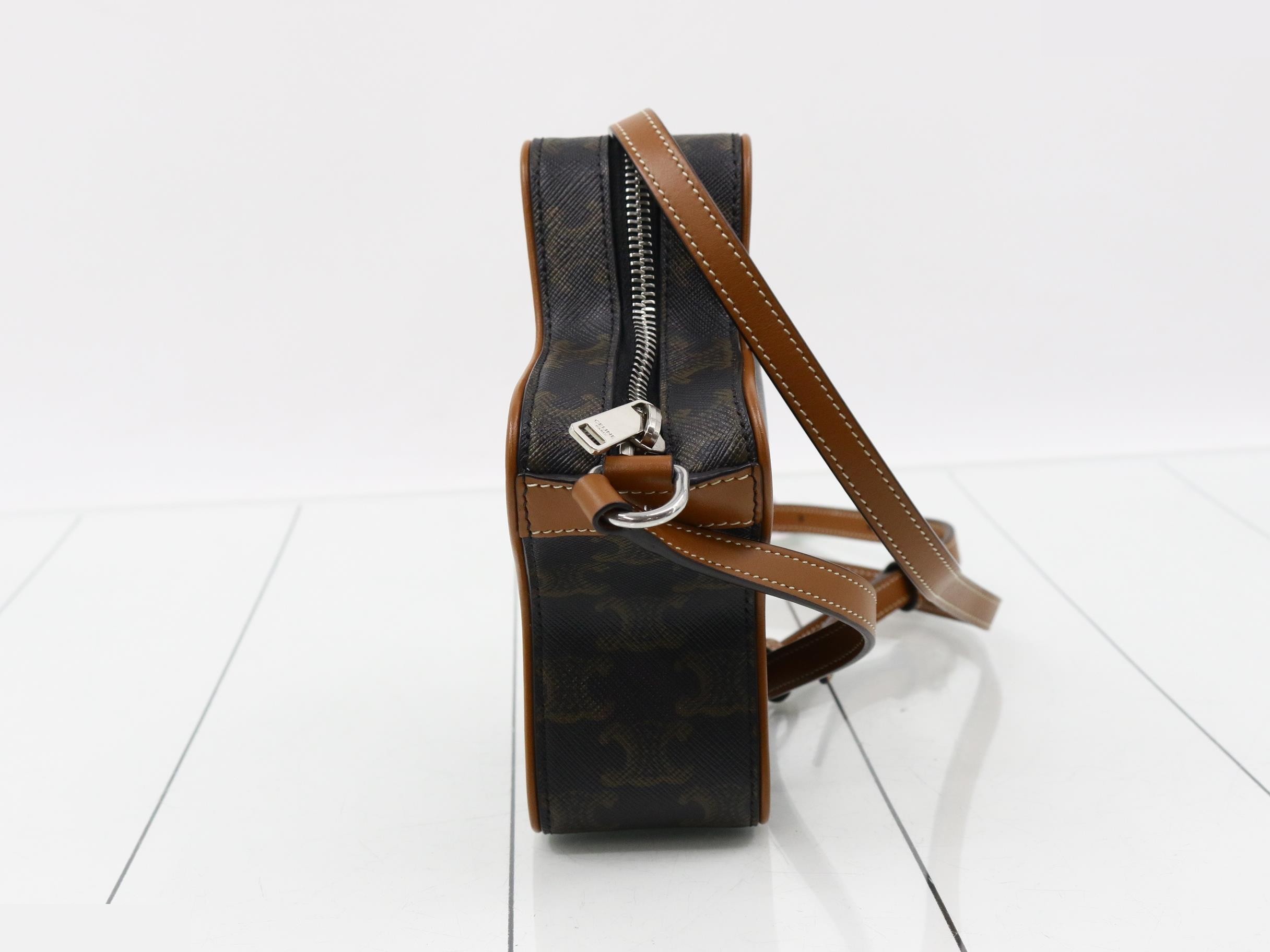 Triomphe Small Etoile Shoulder Bag — view 4
