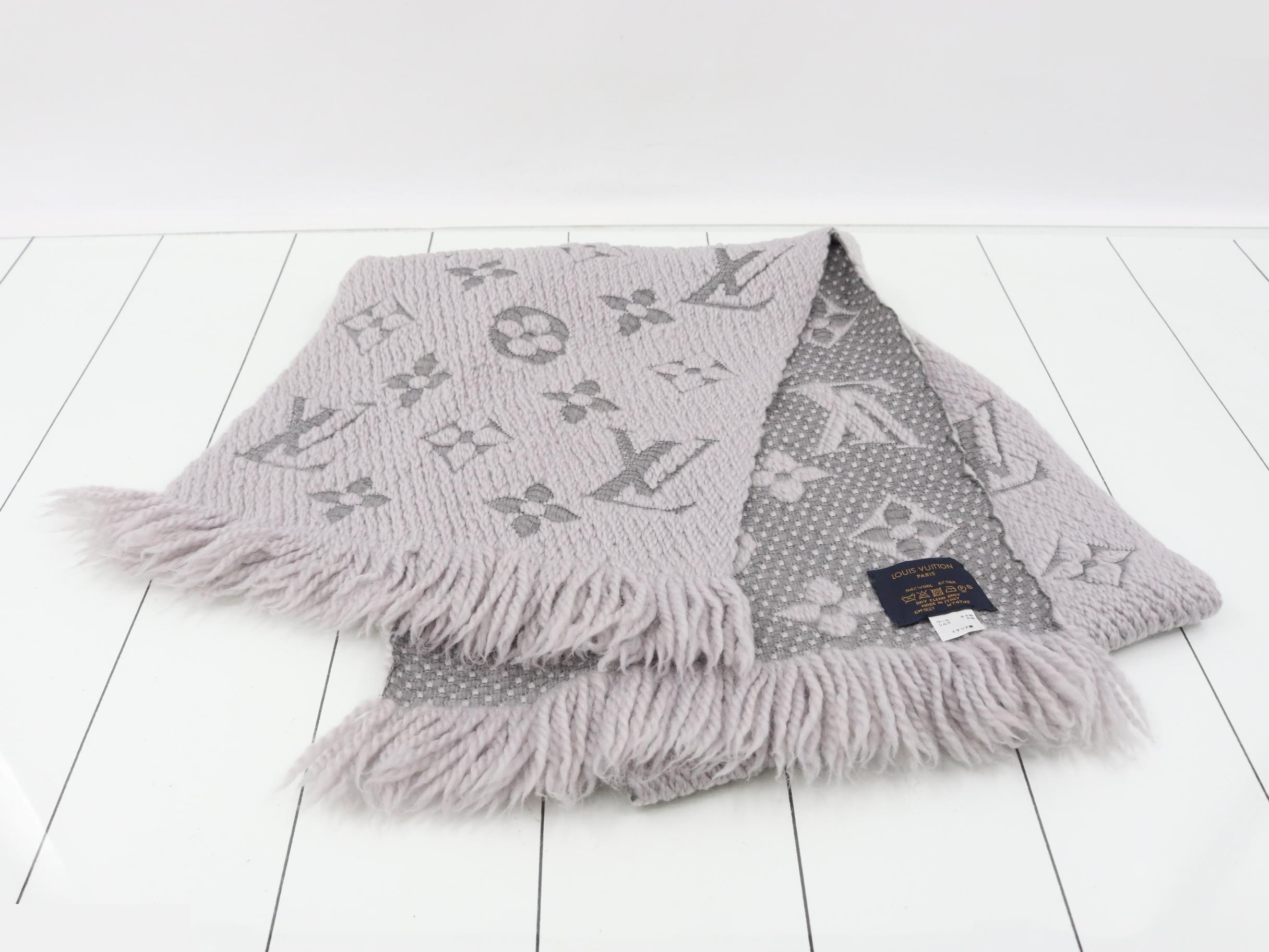 M74742 Echarpe Scarf, Gray — view 2