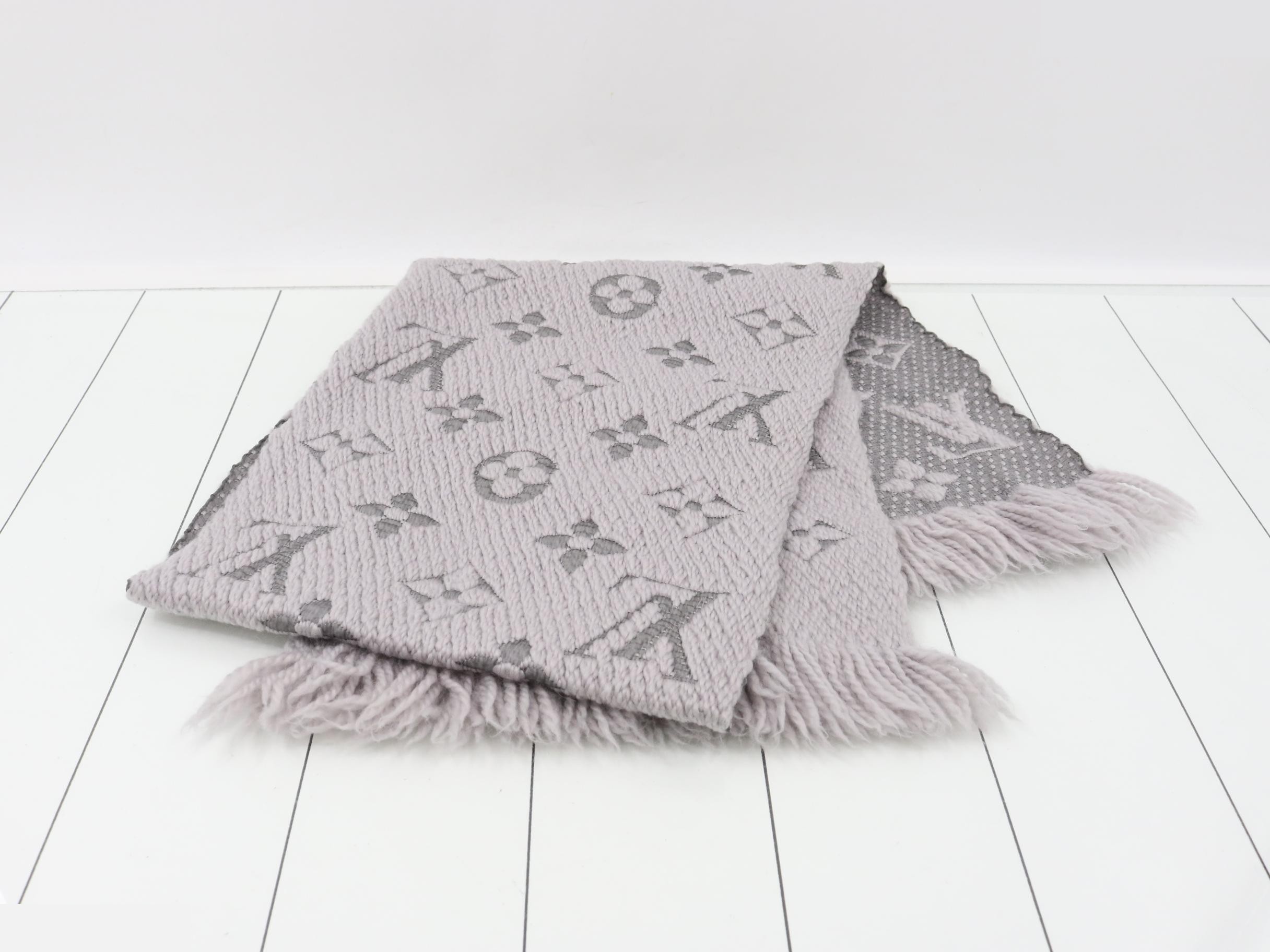 M74742 Echarpe Scarf, Gray — view 3