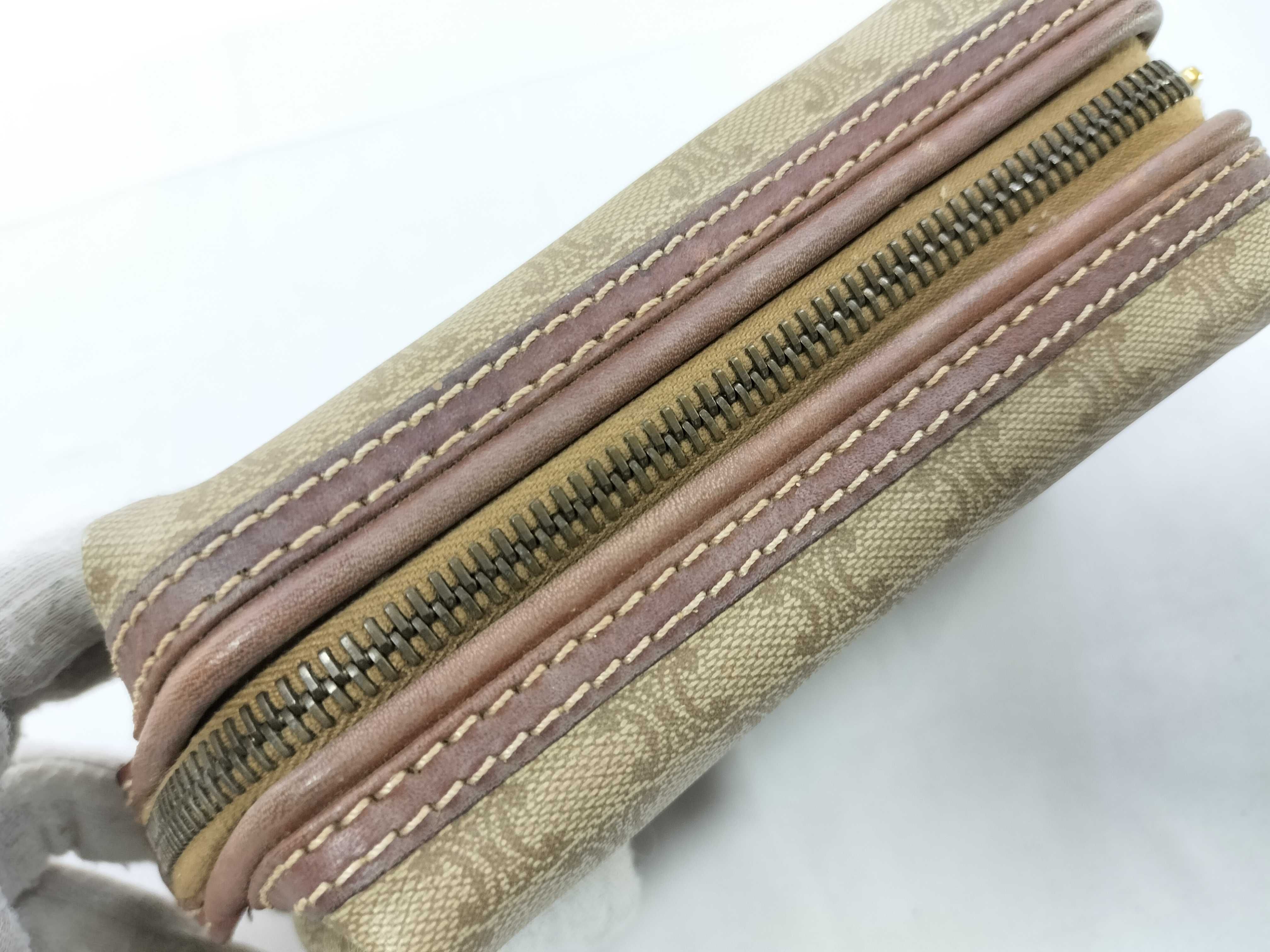 cosmetic pouch — view 3