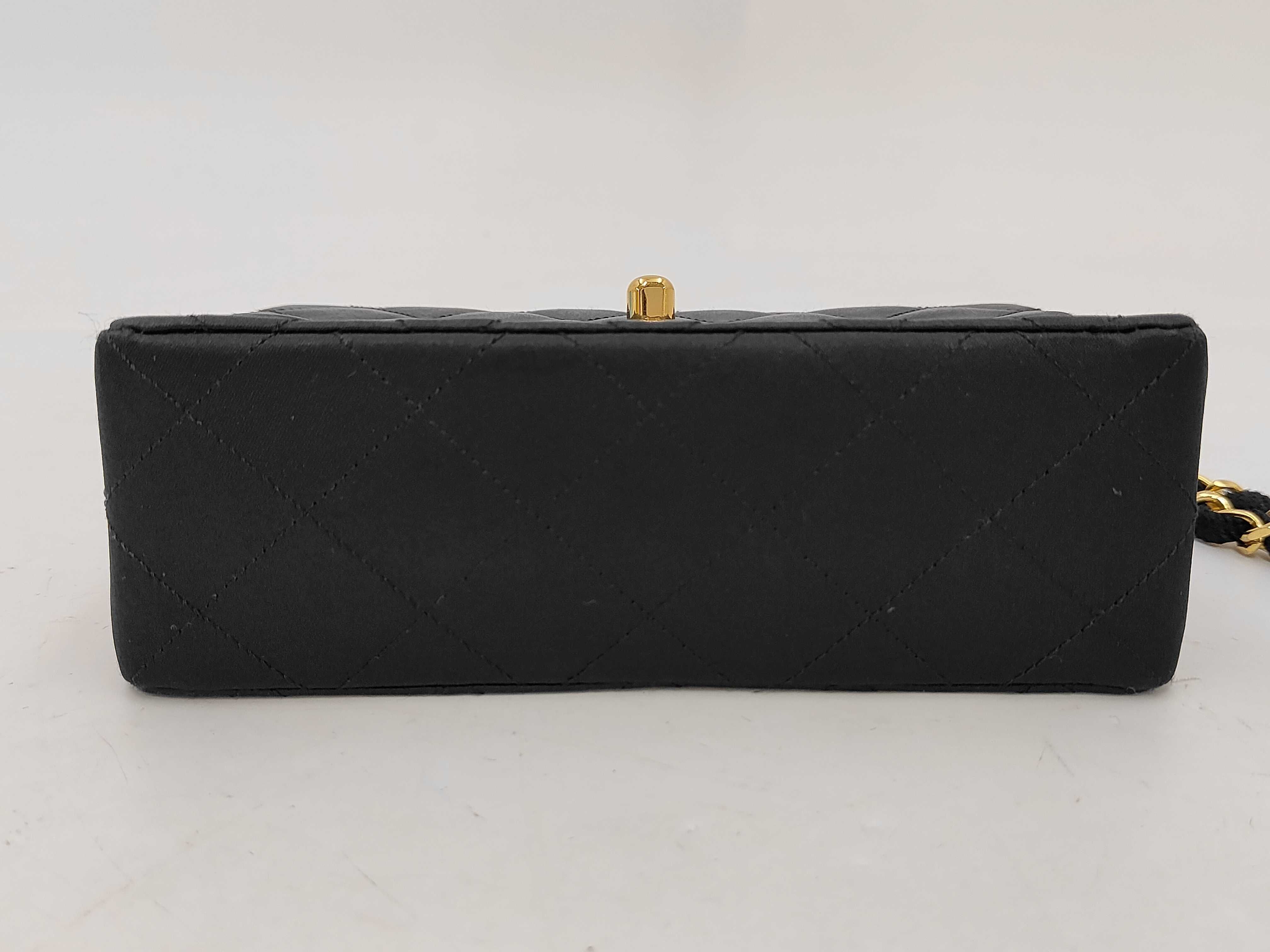 Matelassé 17 Classic Chain Shoulder Bag, Satin, Black, 0971723, with dust bag and seal, 17x12x6cm, shoulder strap approx. 110cm. — view 5