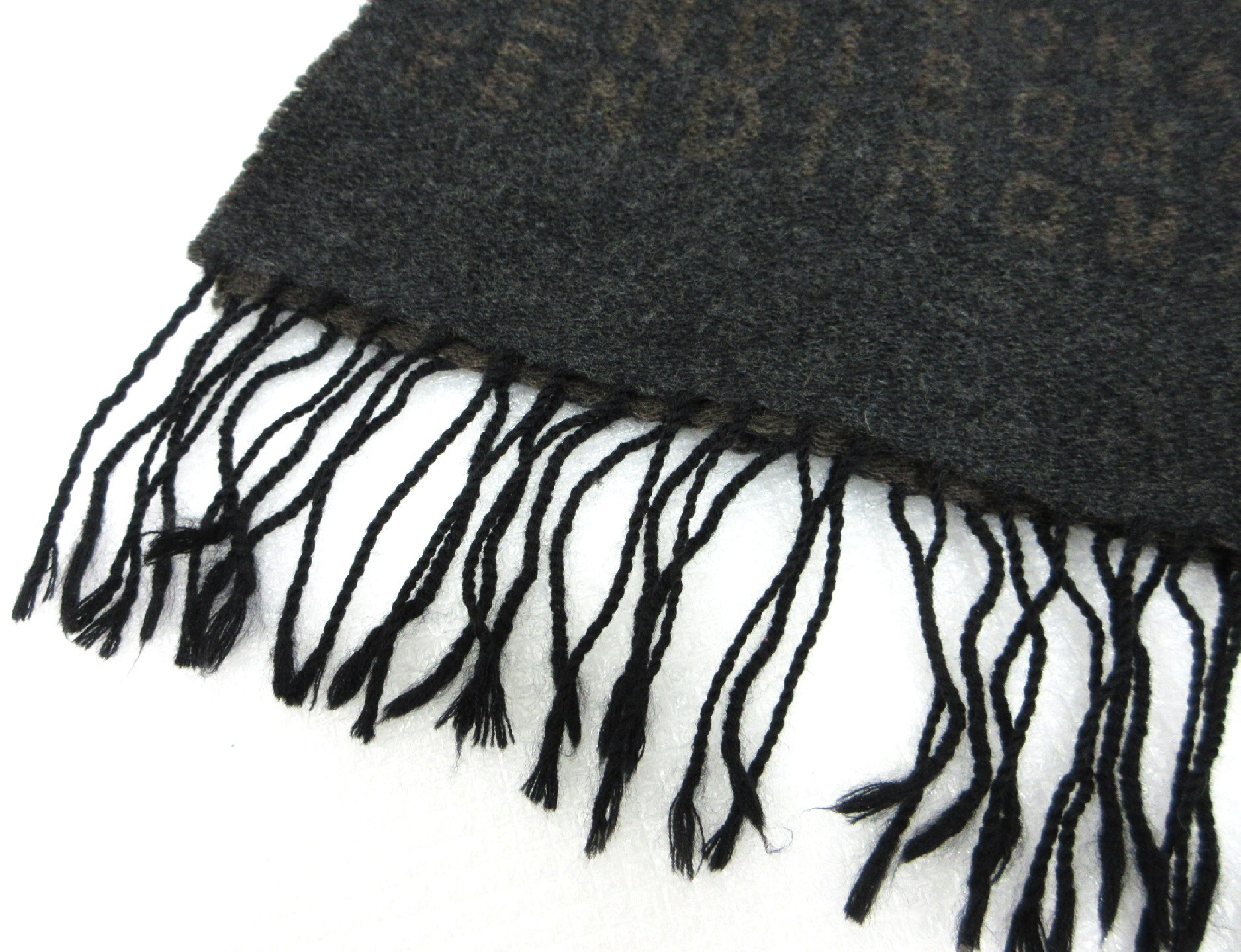 ROMA logo scarf, wool, and other accessories. — view 3