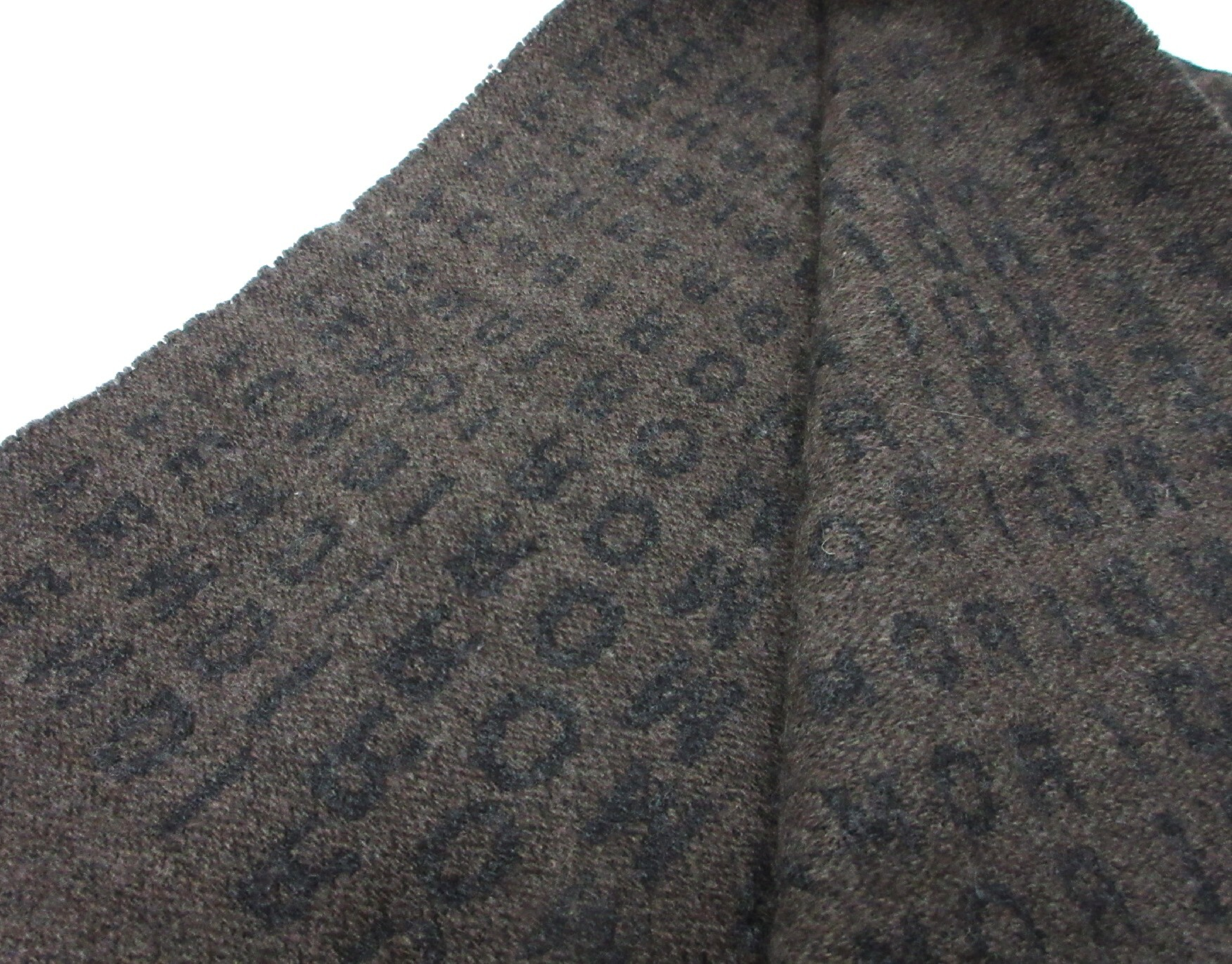 ROMA logo scarf, wool, and other accessories. — view 5